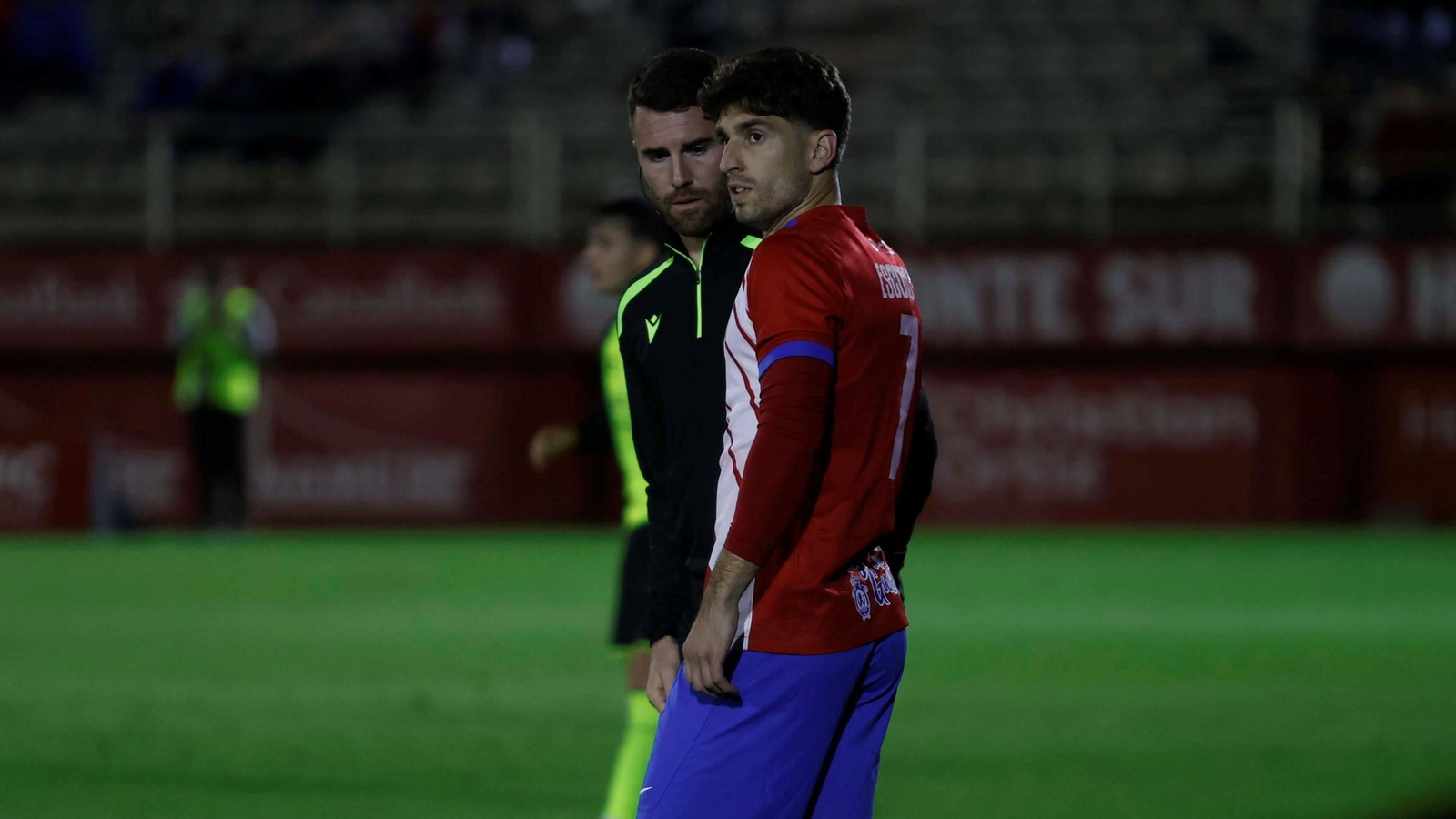 Escudero, preparado para saltar al campo en el Algeciras-Betis Deportivo.