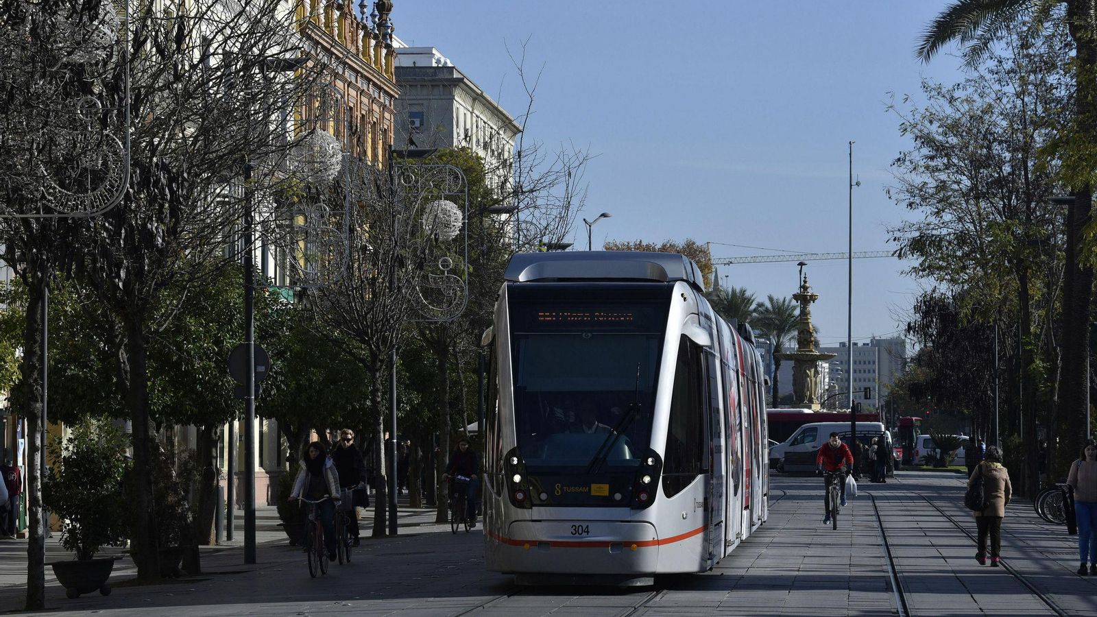 El tranvía por la avenida de San Fernando.