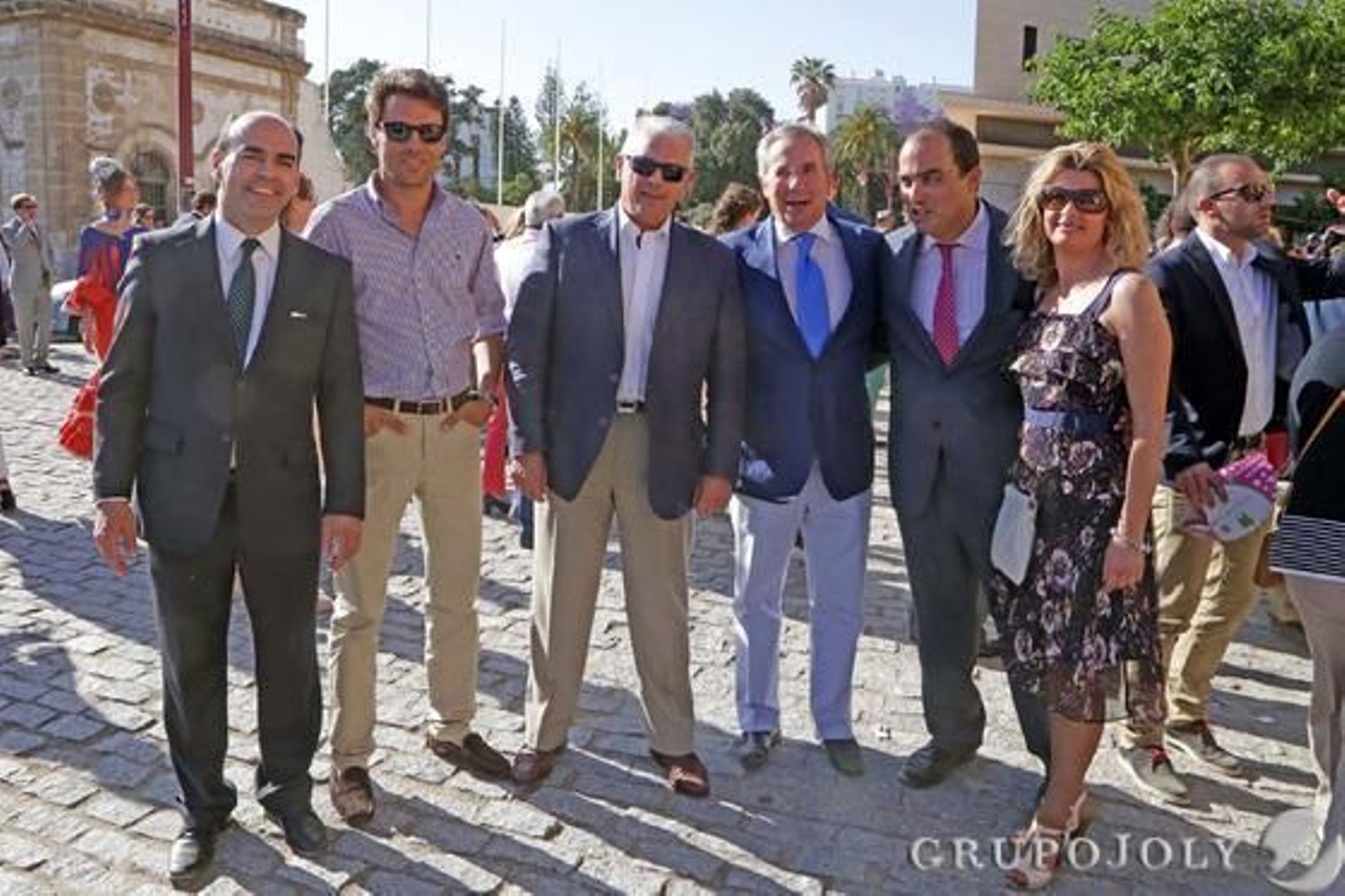 Diego Ramos, el maestro Ortega, el comisario provincial, Manuel Bouzas, el subdelegado del Gobierno en Cádiz, Javier de Torre y el director de Diario de Jerez, David Fernández y su esposa.

Foto: Manuel Aranda