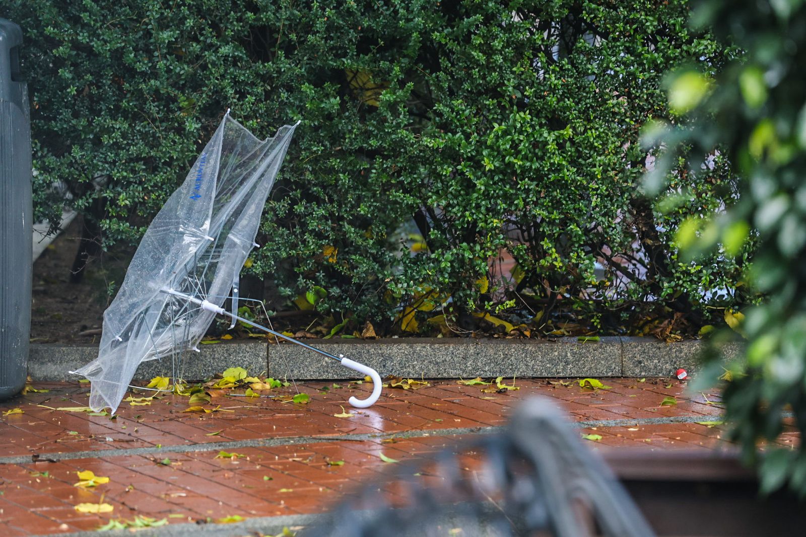 Fotografías de las incidencias de la borrasca Joseph durante la mañana