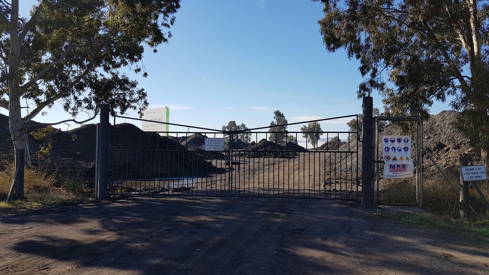 Entrada a la central térmica de Puente Nuevo.