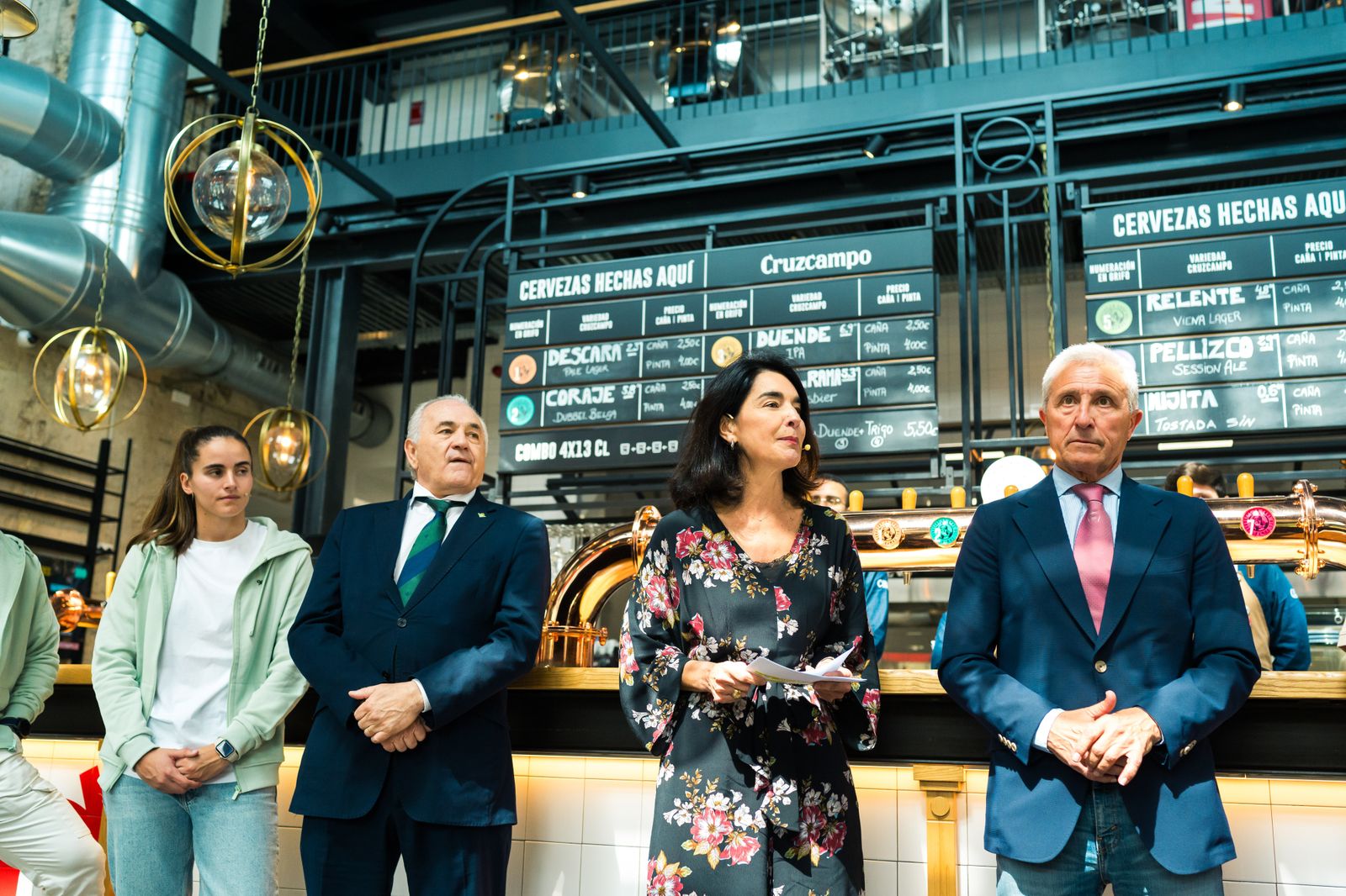 Las fotos de jugadores del Betis y del Sevilla en la Cruzcampo