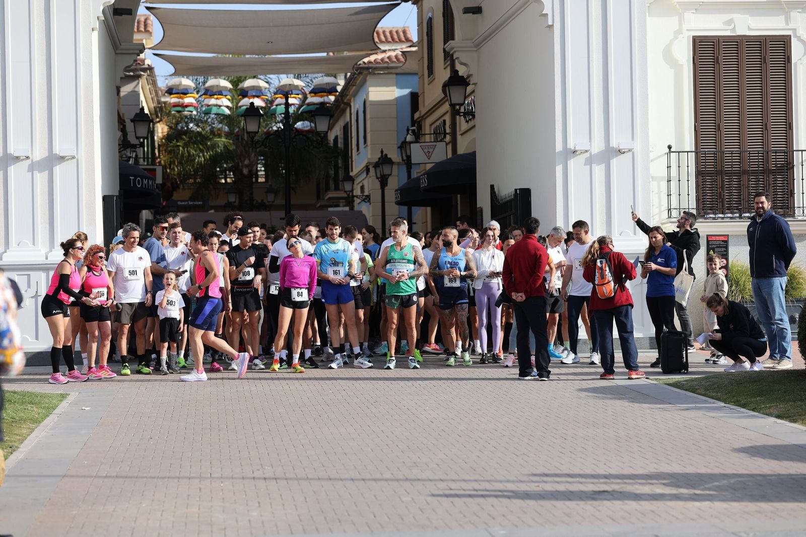 La Carrera Solidaria por el Día de la Mujer McArthurGlen, en fotos