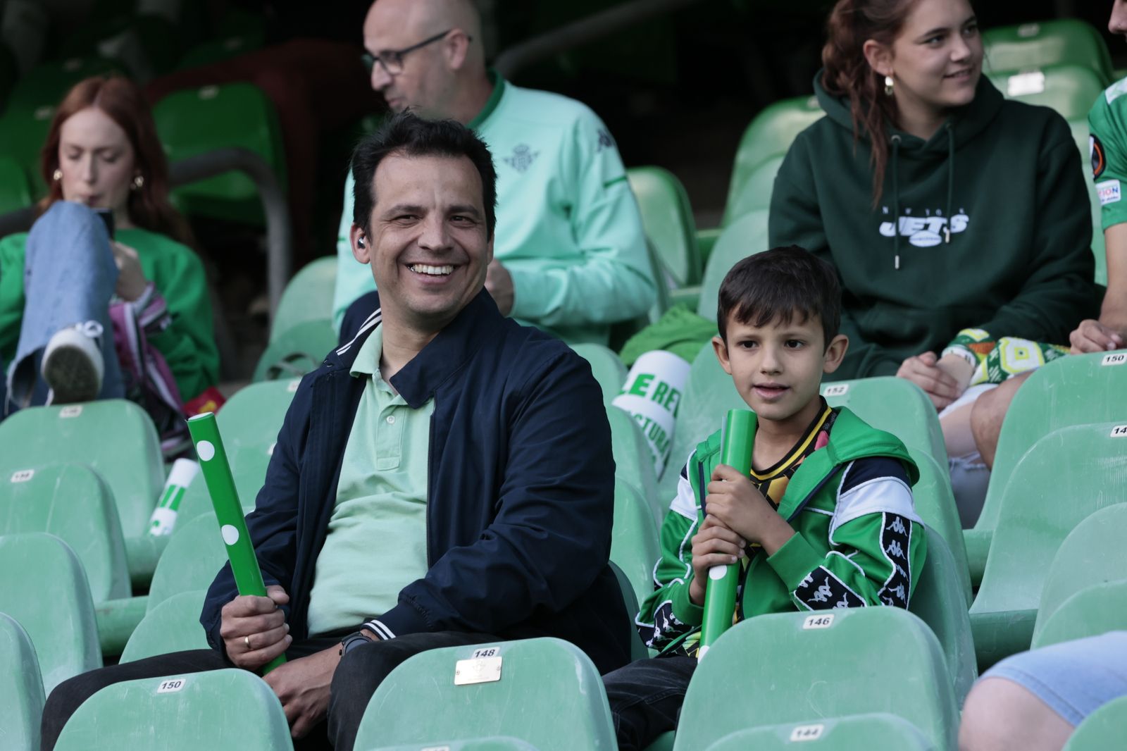 Buscáte en las gradas del Villamarín