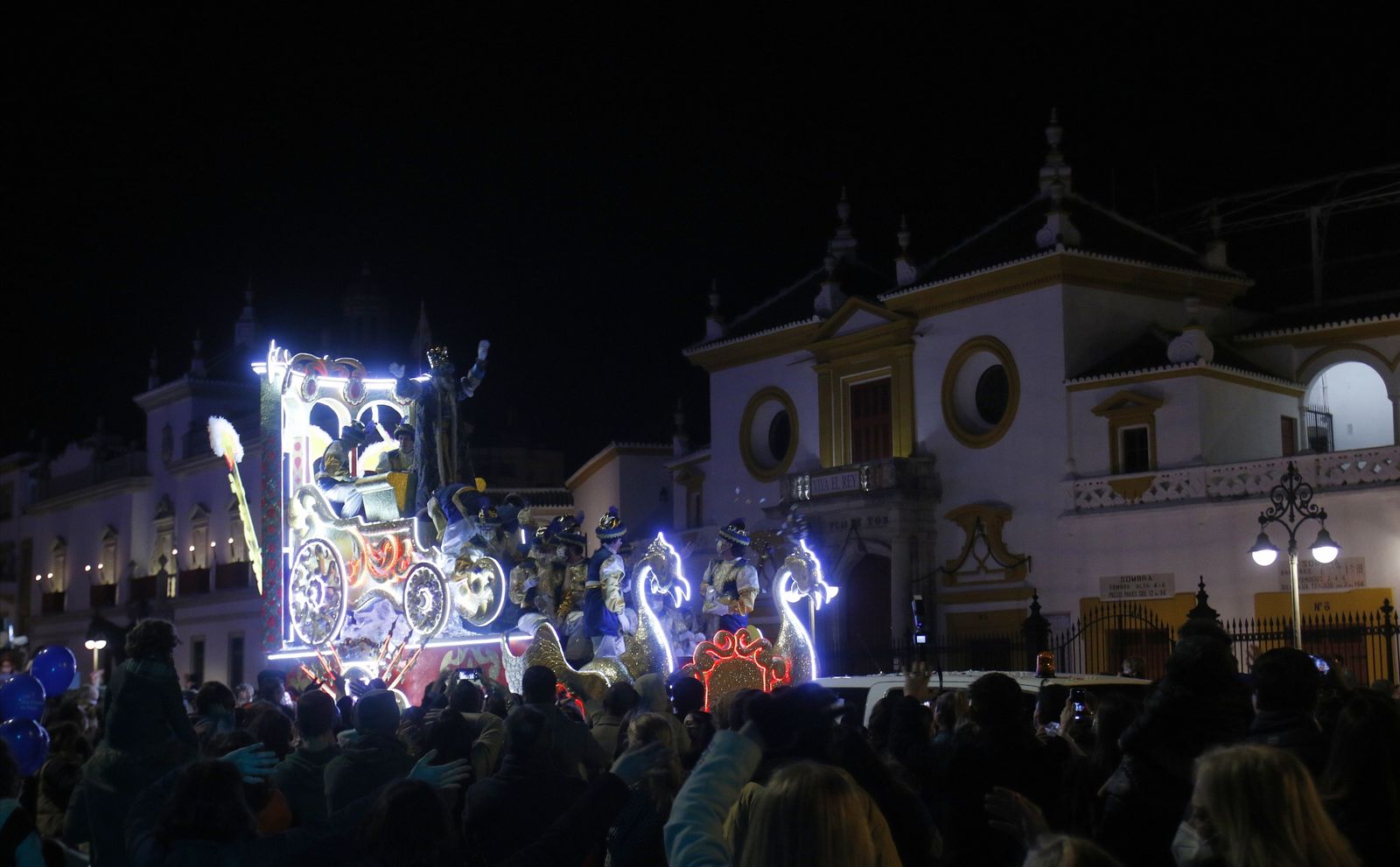 Imágenes de la cabalgata por el Paseo de Colón