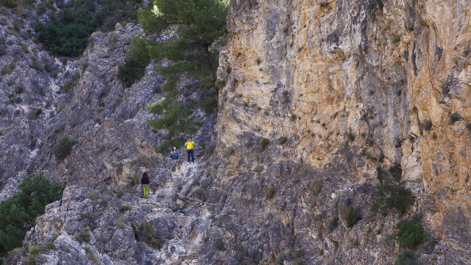 La ruta para llegar al puente es bastante ardua, no hay que confiarse. La ruta para llegar al puente es bastante ardua, no hay que confiarse.