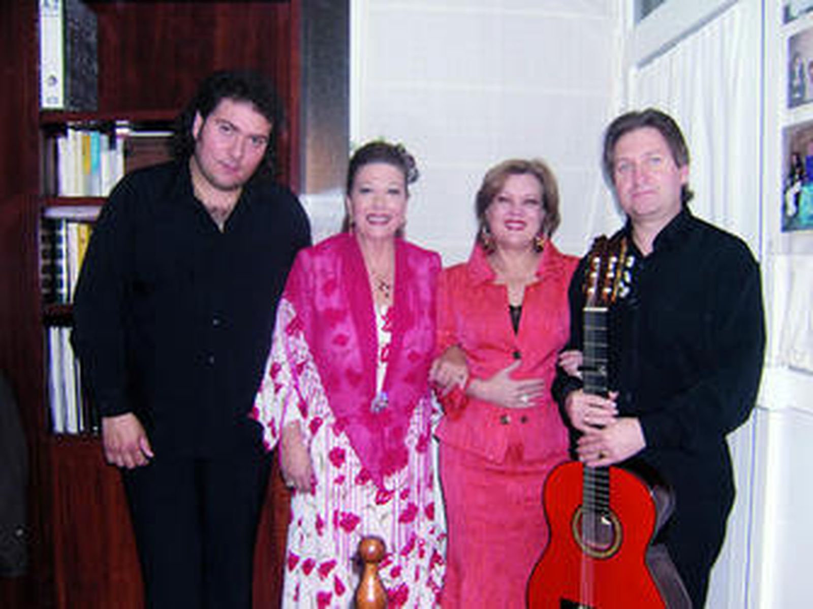 Lola Benávides (centro) junto a Mariana Cornejo y Pascual de Lorca.