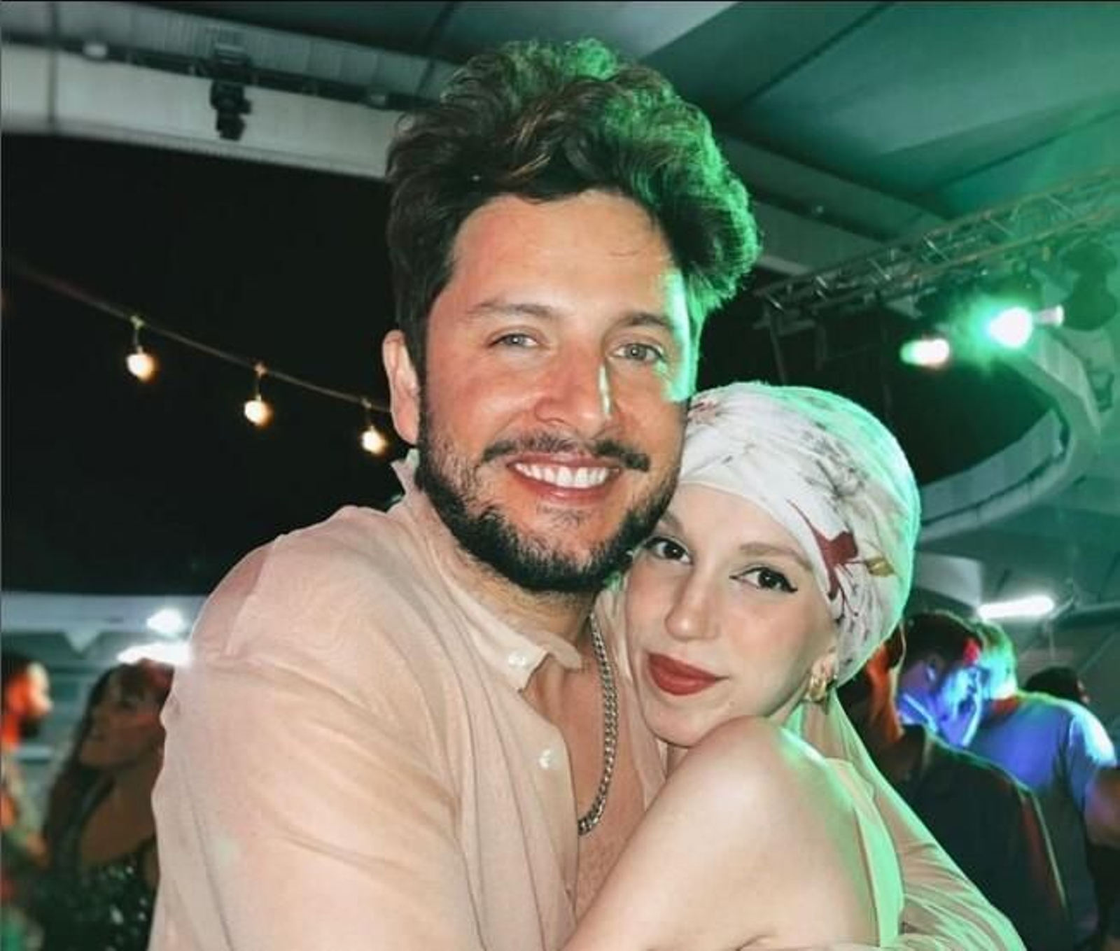 Manuel Carrasco con Elena Huelva