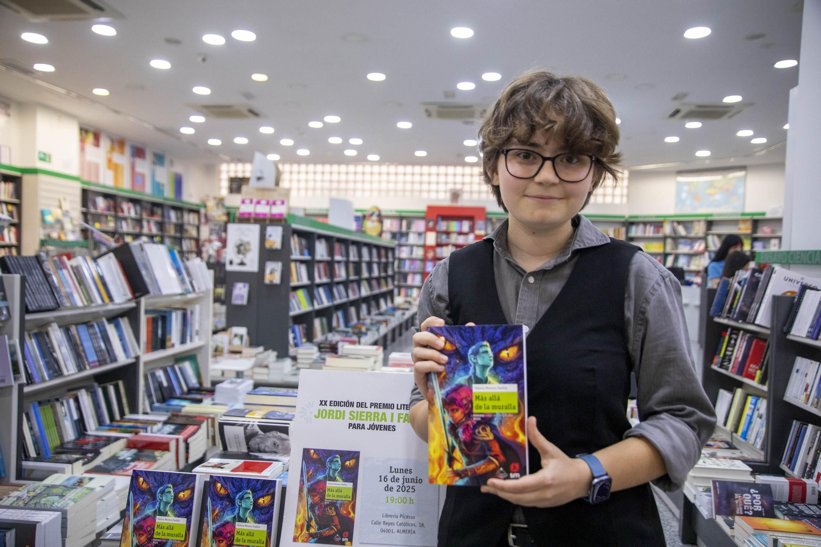 Helena Moreno Padilla recibe el XX Premio Jordi Sierra Fabra para jóvenes escritores en la Librería Picasso de Almería