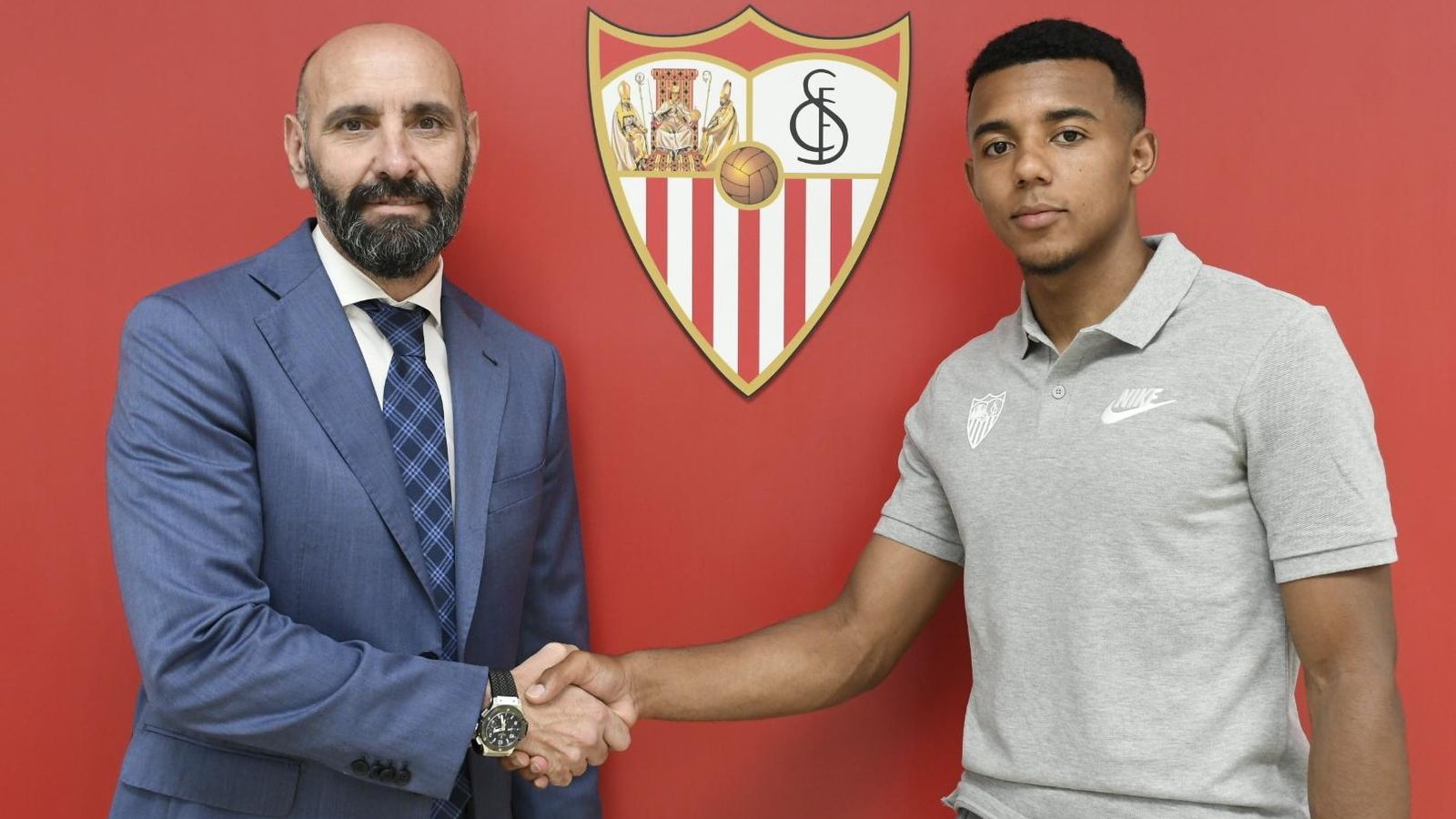 Monchi y Kounde, tras la rúbrica del contrato hasta 2024.