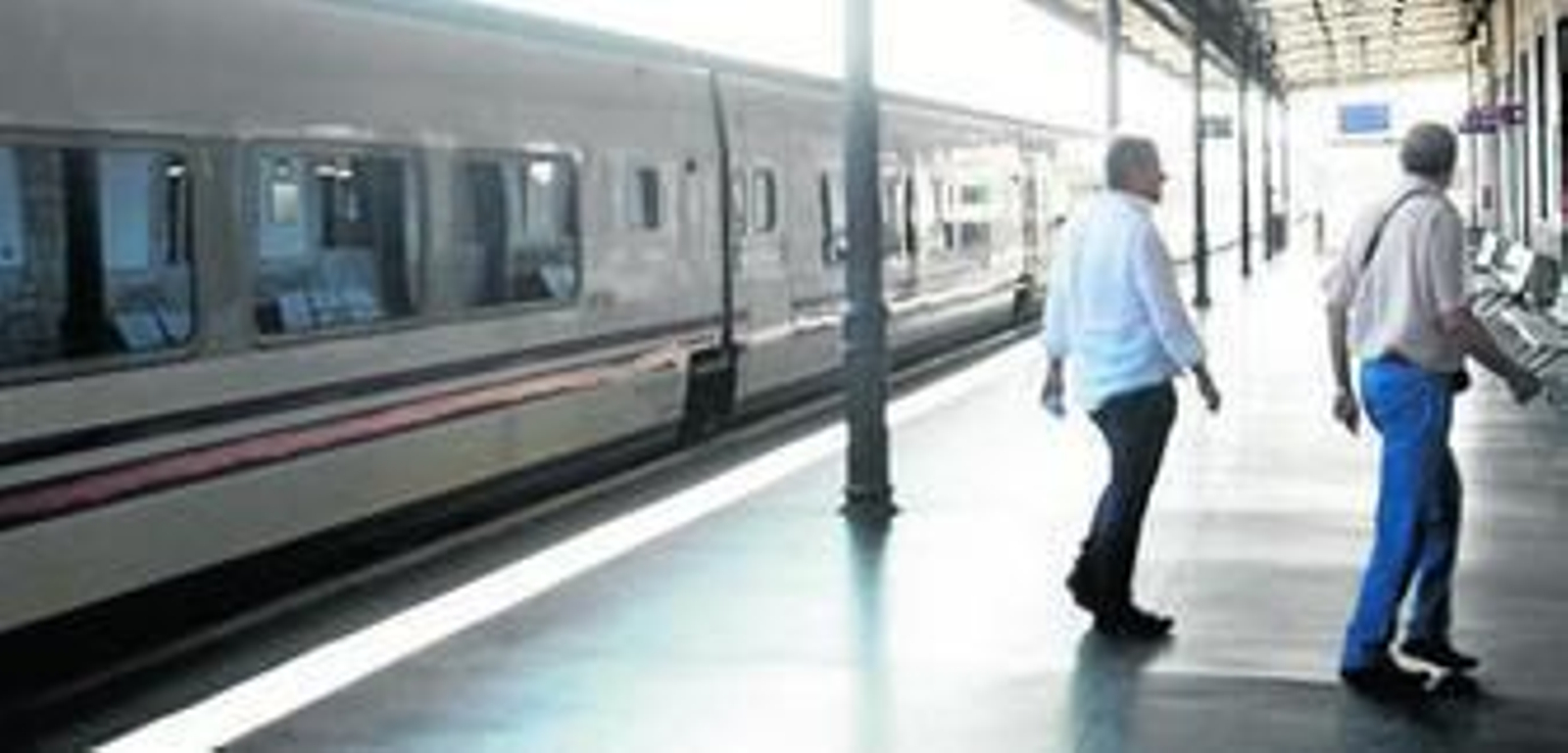 Los viajeros se verán obligados a hacer trasbordo para llegar a su destino.