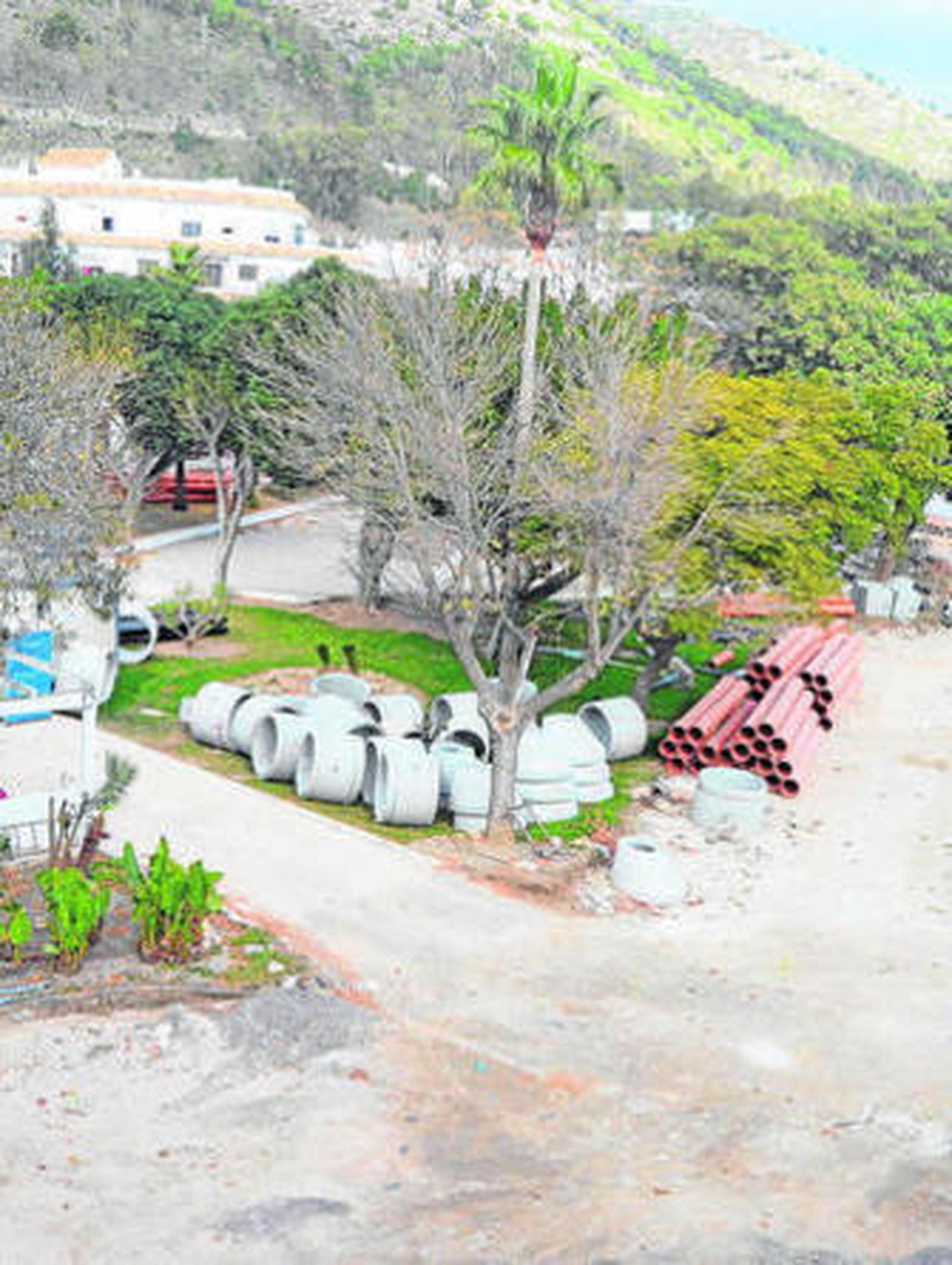 Trabajos en la Plaza Virgen de la Peña.