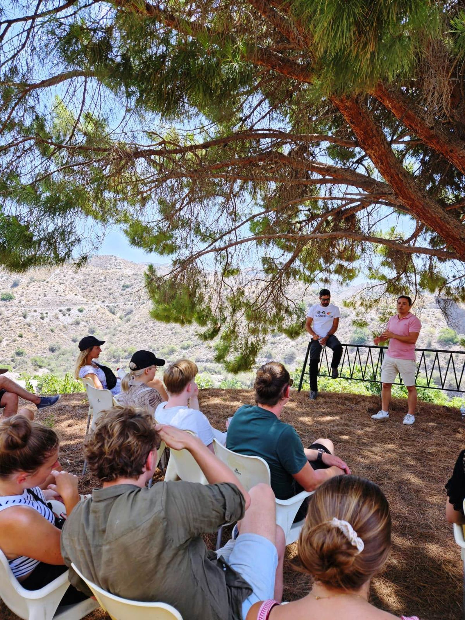 Geógrafos y ambientalistas de Alemania conocen los subtropicales de La Herradura