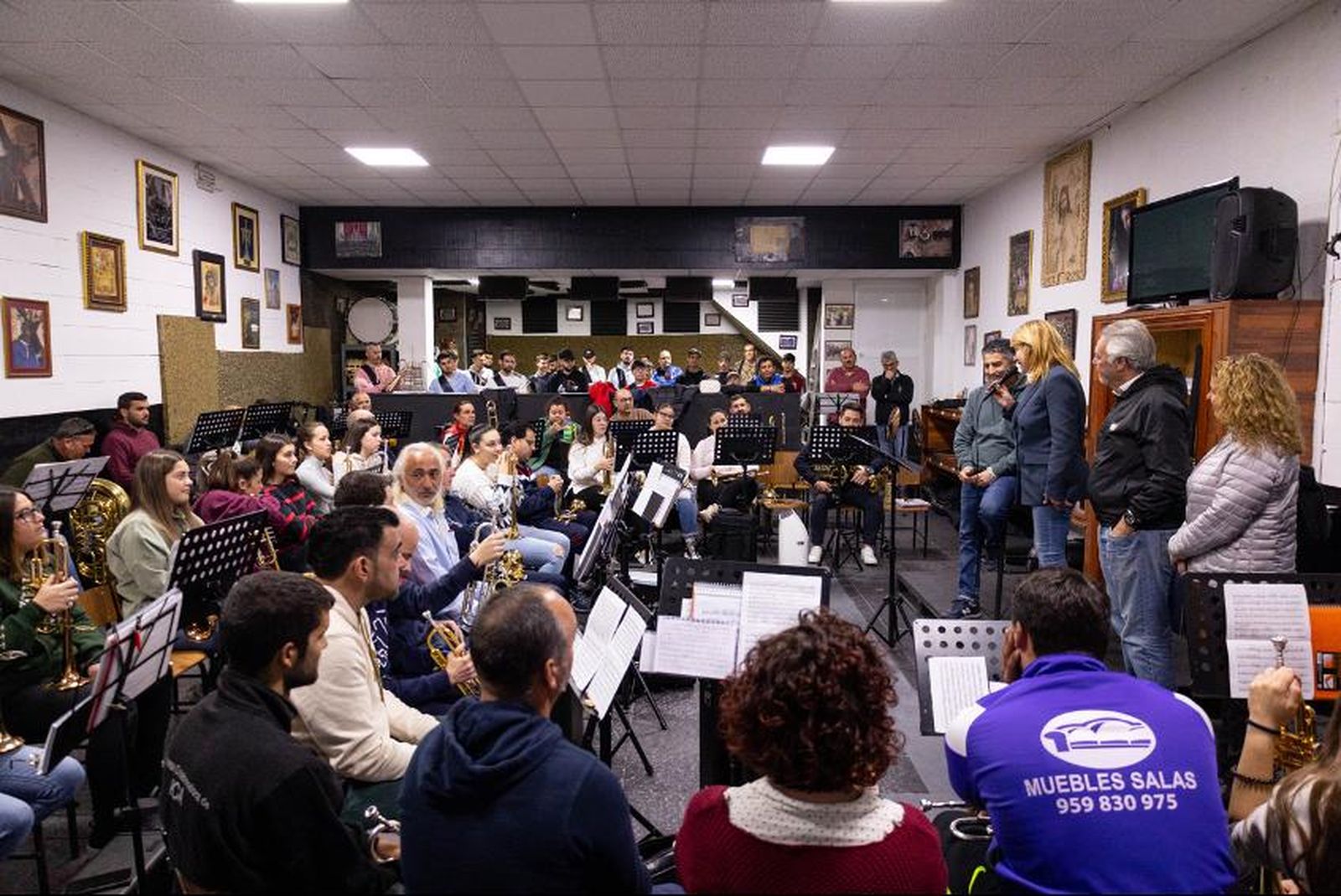 Pilar Miranda en el ensayo de la agrupación musical Santísimo Cristo del Amor.