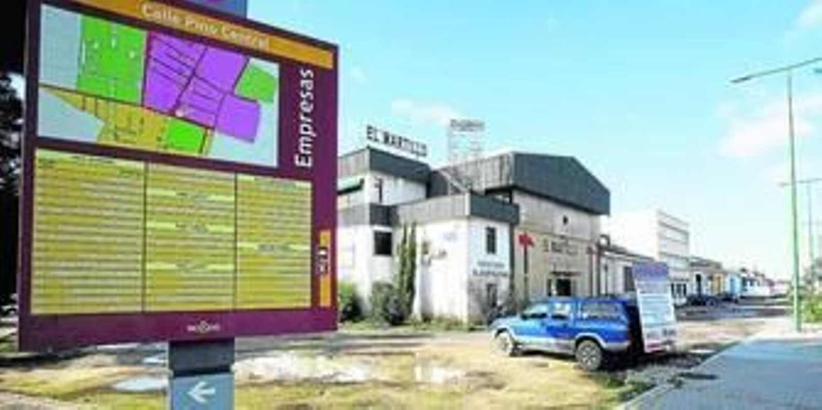 Una calle del polígono El Pino, uno de los recintos en los que se han ejecutado obras recientemente.