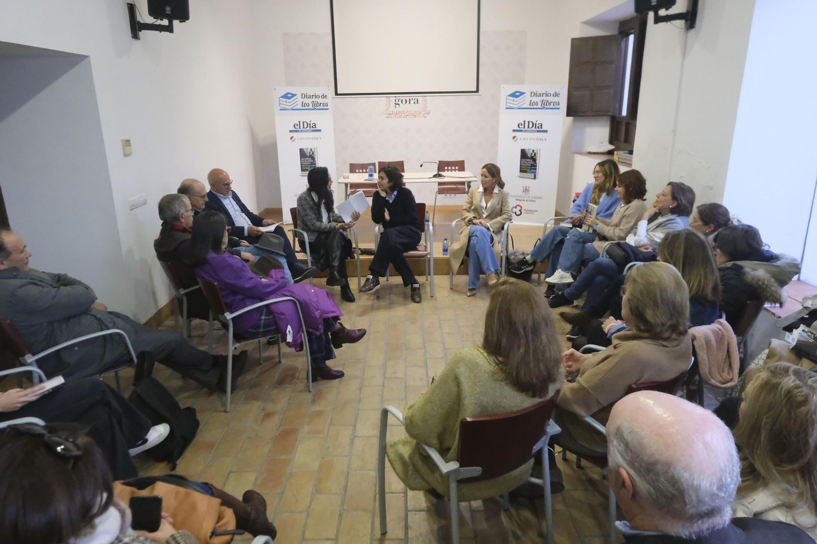 Las imágenes de la presentación de la obra ‘Historias de mujeres casadas’ de Cristina Campos en Córdoba