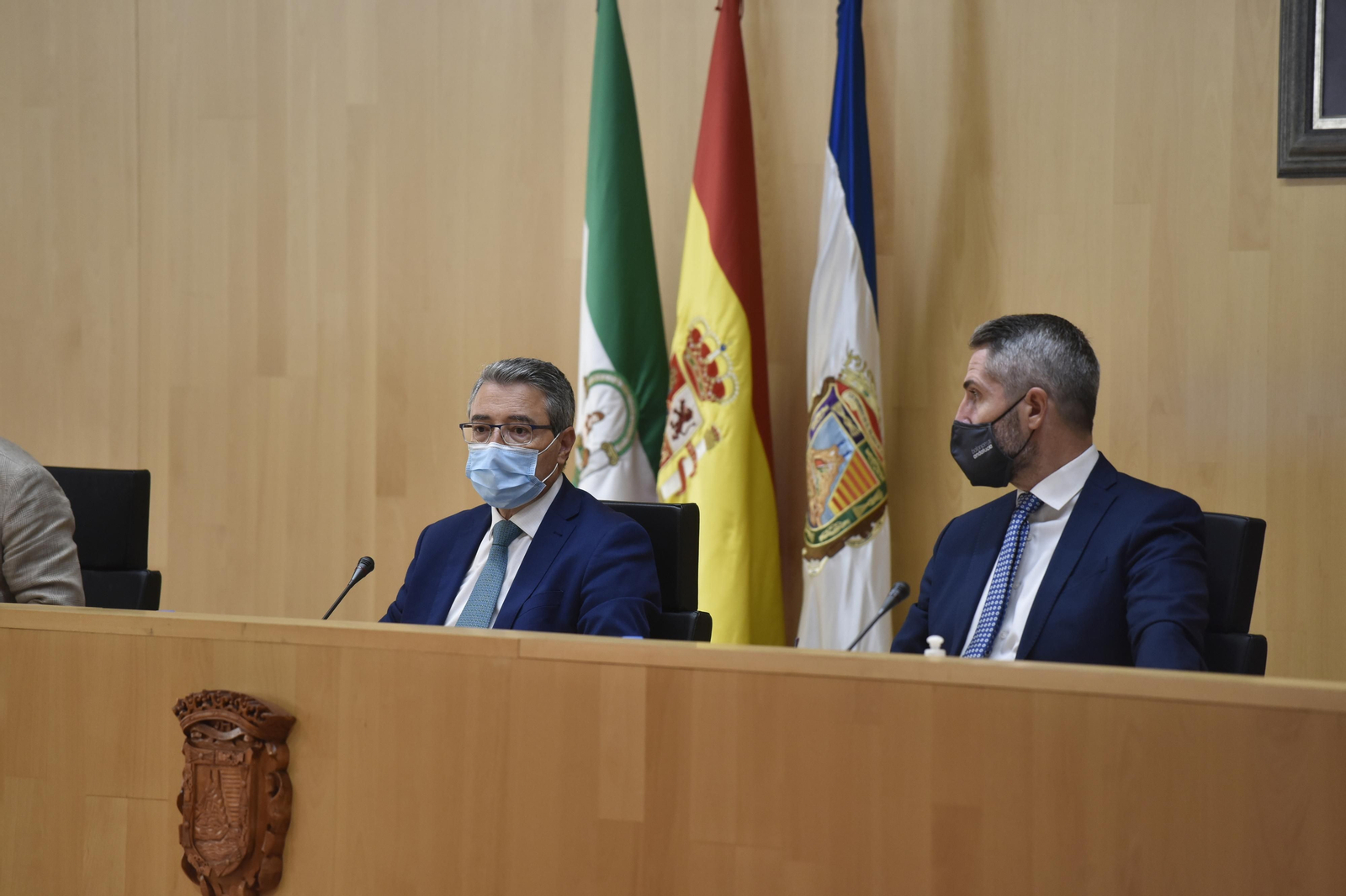 Francisco Salado y Juan Carlos Maldonado, en el Pleno de la Diputación de Málaga.