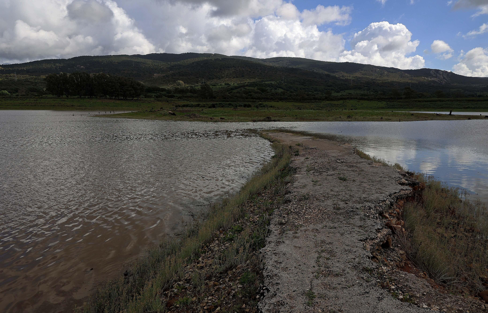 Imágenes del embalse de Charco Redondo en Los Barrios