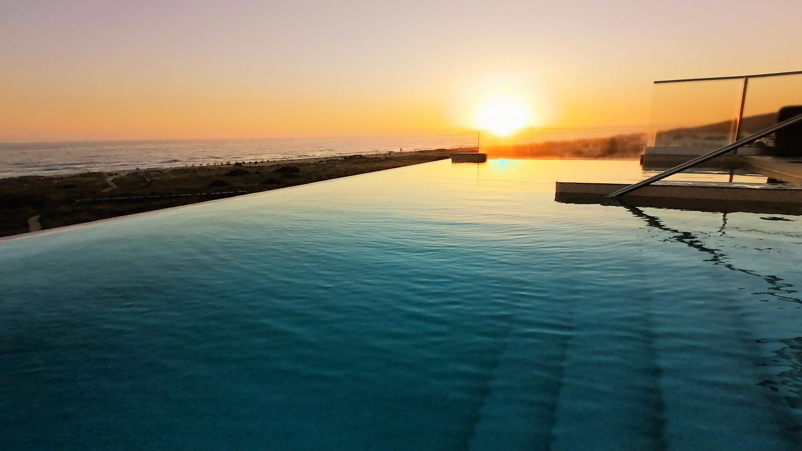 La espectacular piscina lago.