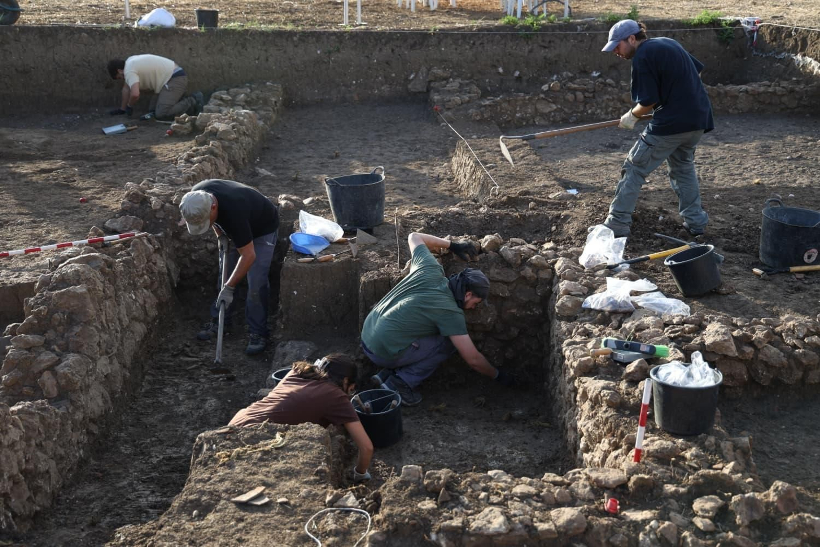 Hallazgos de la cuarta campaña arqueológica en Cerro del Villar de Málaga, en imágenes