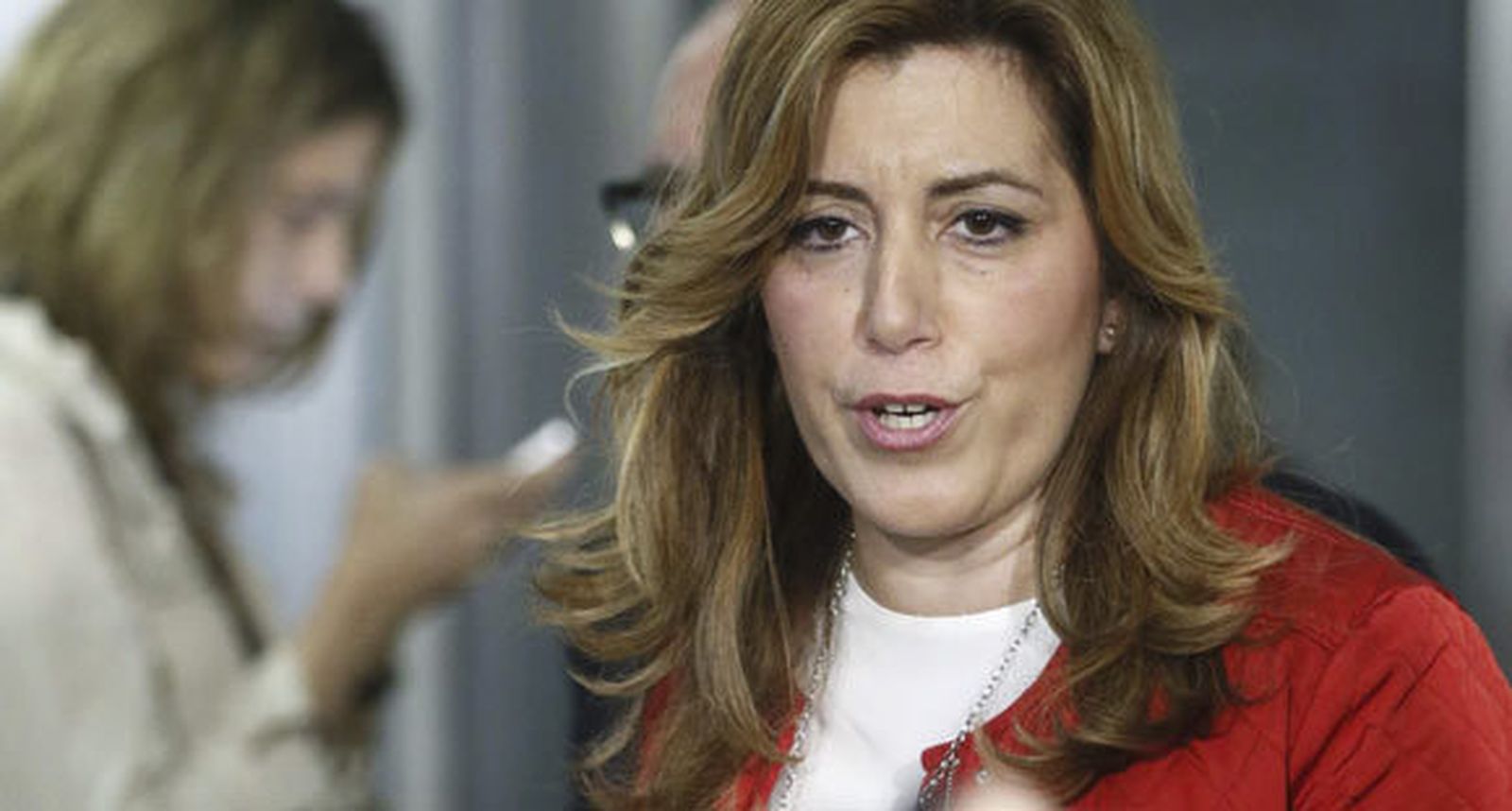 Susana Díaz llega tarde y declina hablar sobre el fichaje de Lozano
