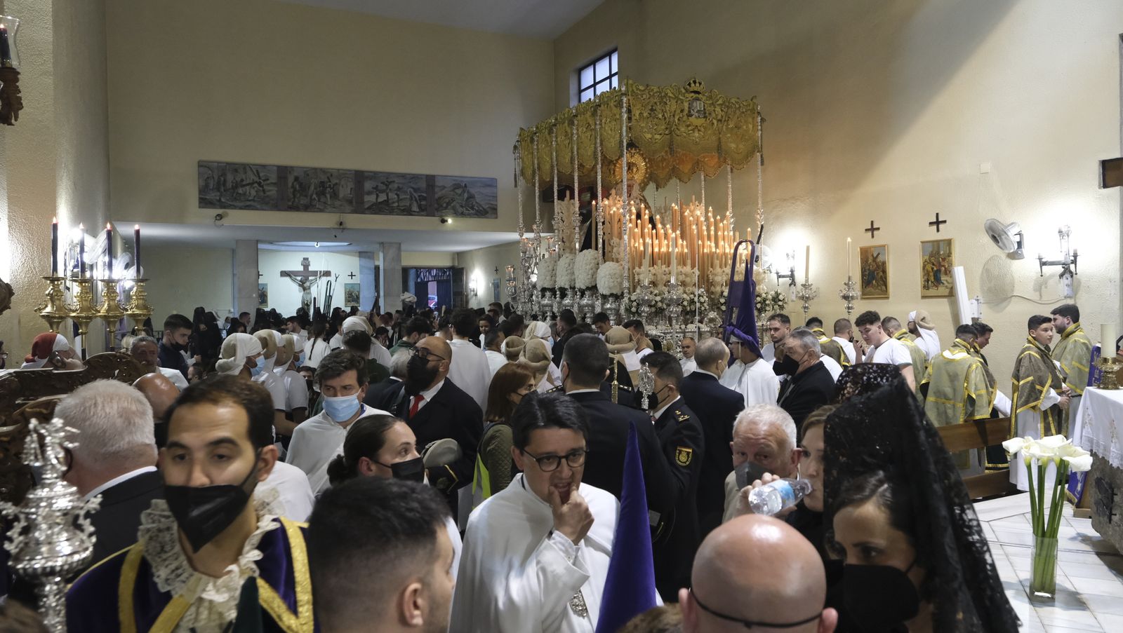 Procesión de Macarena en Almería, en imágenes.