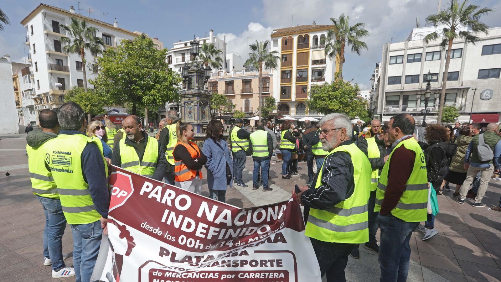 Fotos de la concentración de camioneros en la Plaza Alta de Algeciras