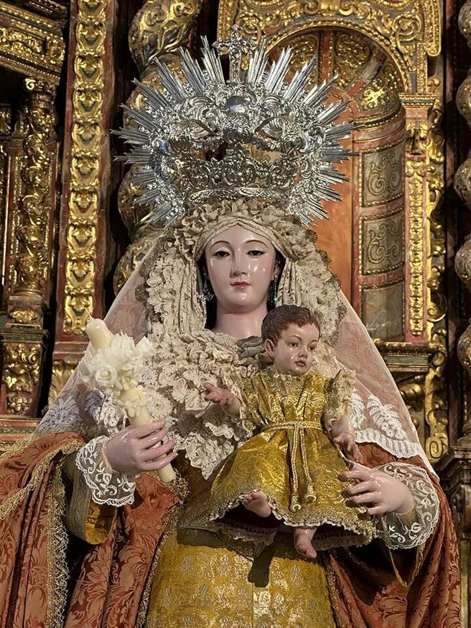 La Virgen de la Candelaria tras su restauración