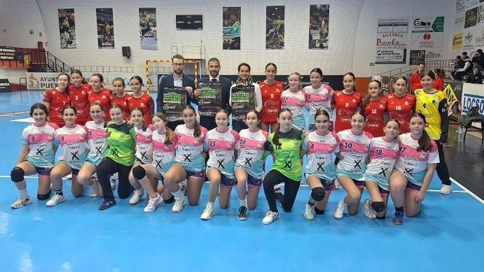 Las autoridades y organizadores, con los equipos del Ximénez y el CBM.