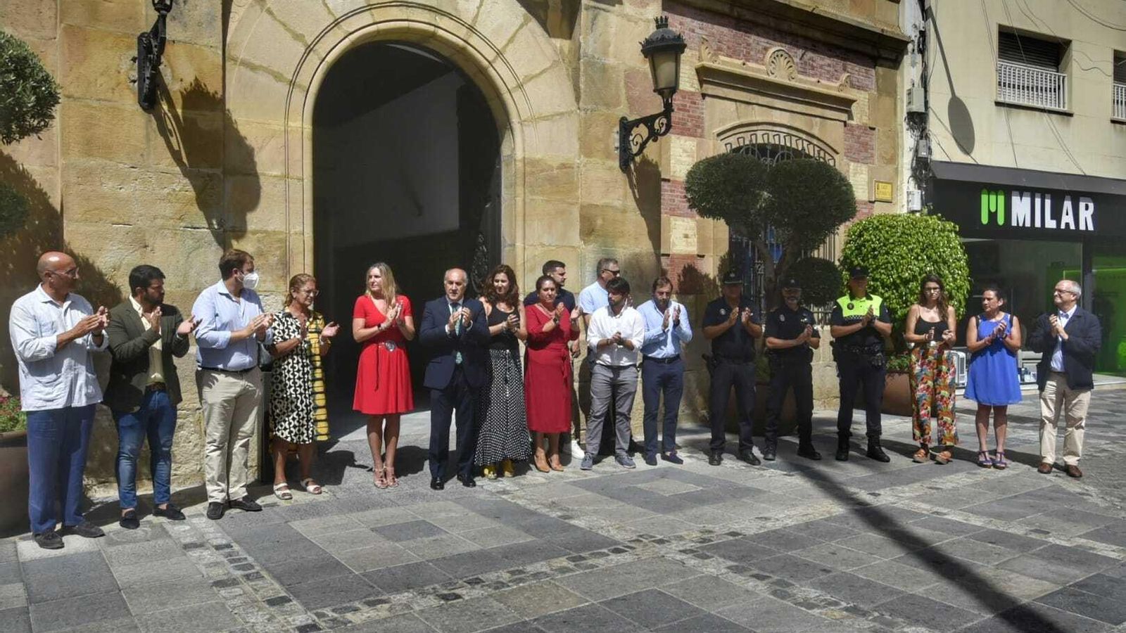 Final de los cinco minutos de silencio en honor a las víctimas del terrorismo