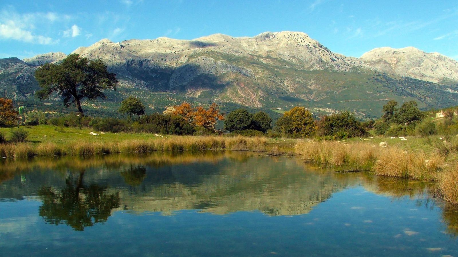 Las sierras de Líbar desde la laguna Florida.