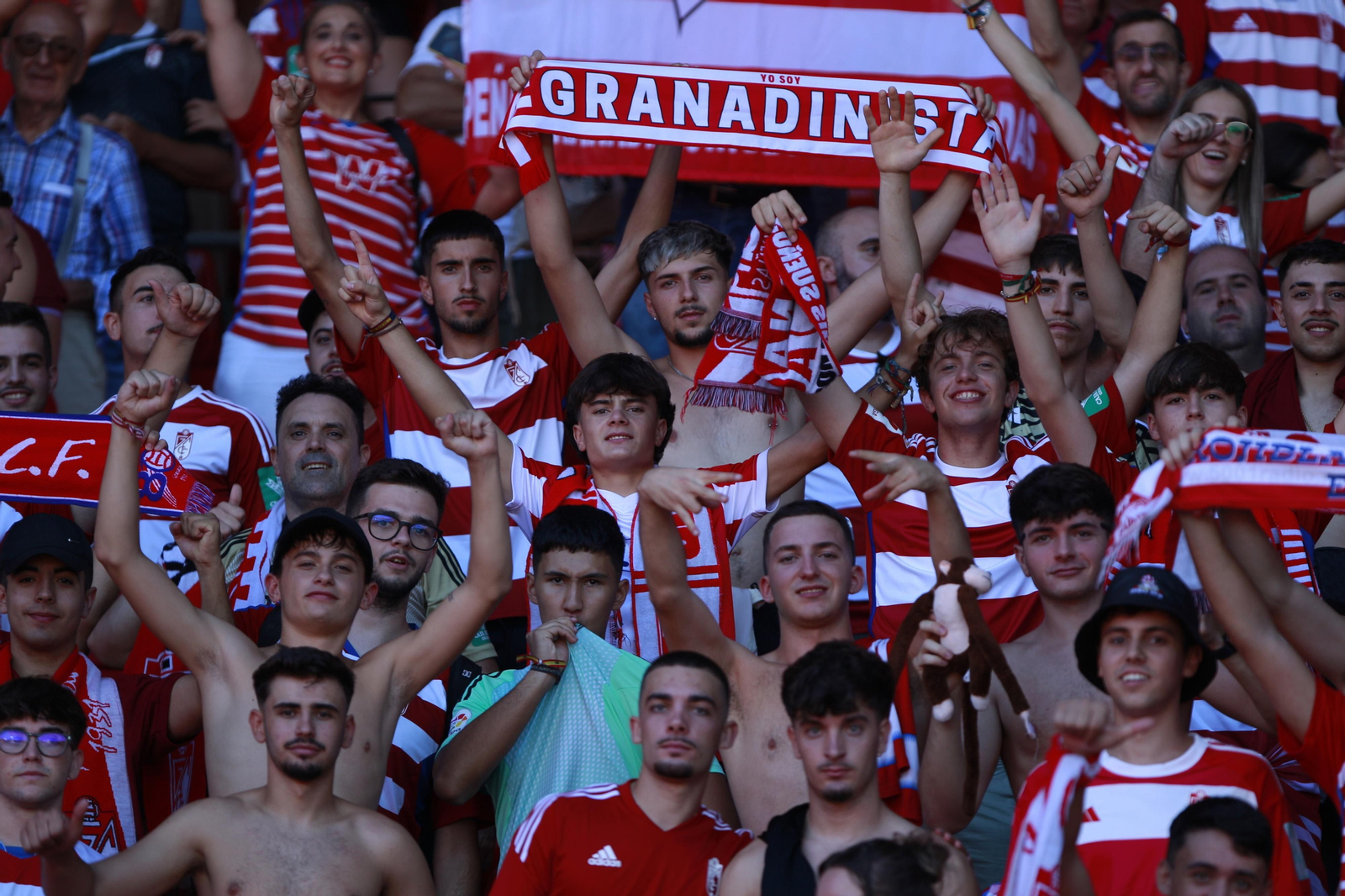 Imágenes del empate a 3 de la U.D. Almería y el Granada C.F.