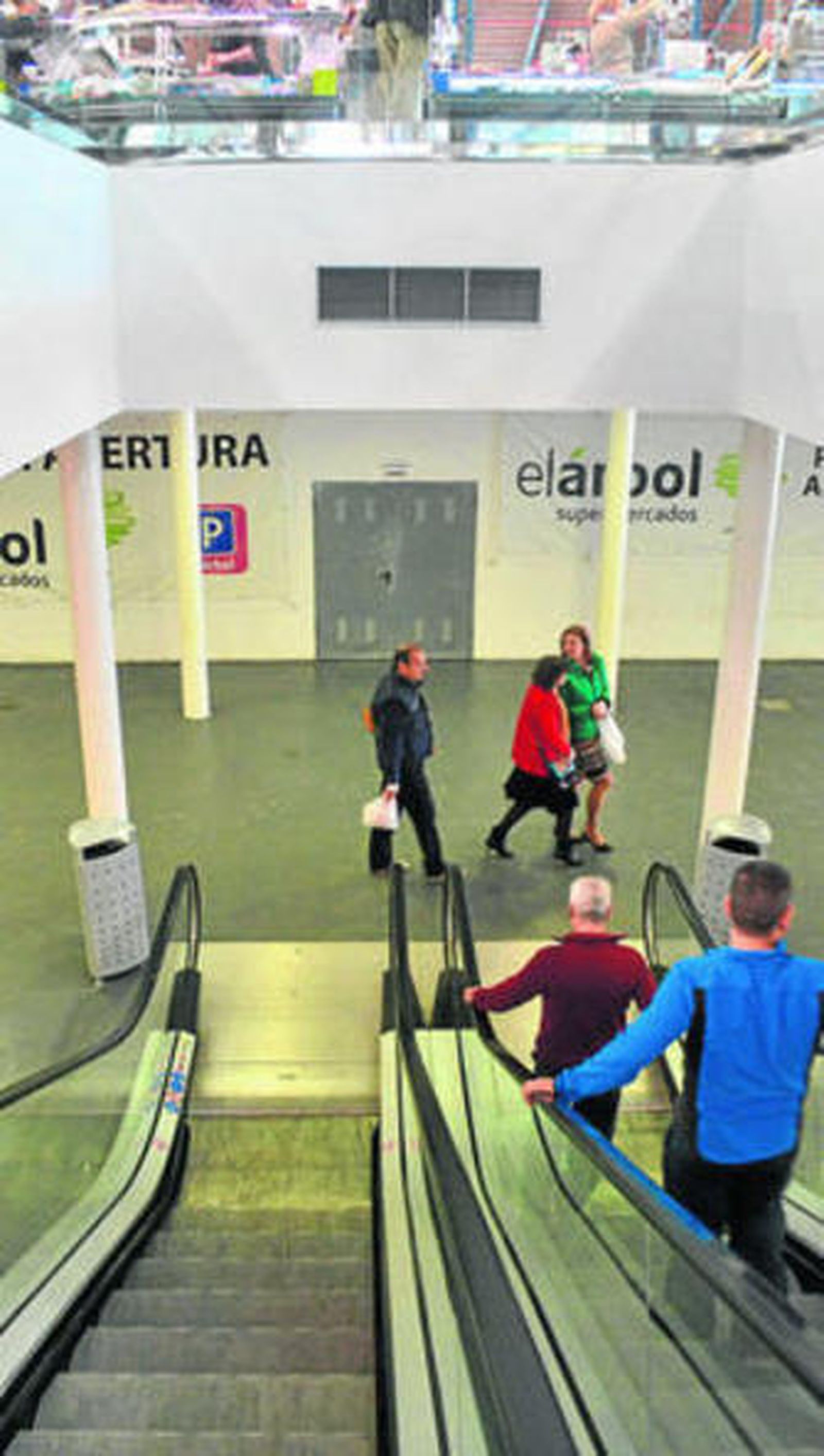 Cartelería de El Árbol, primera adjudicataria de los locales.