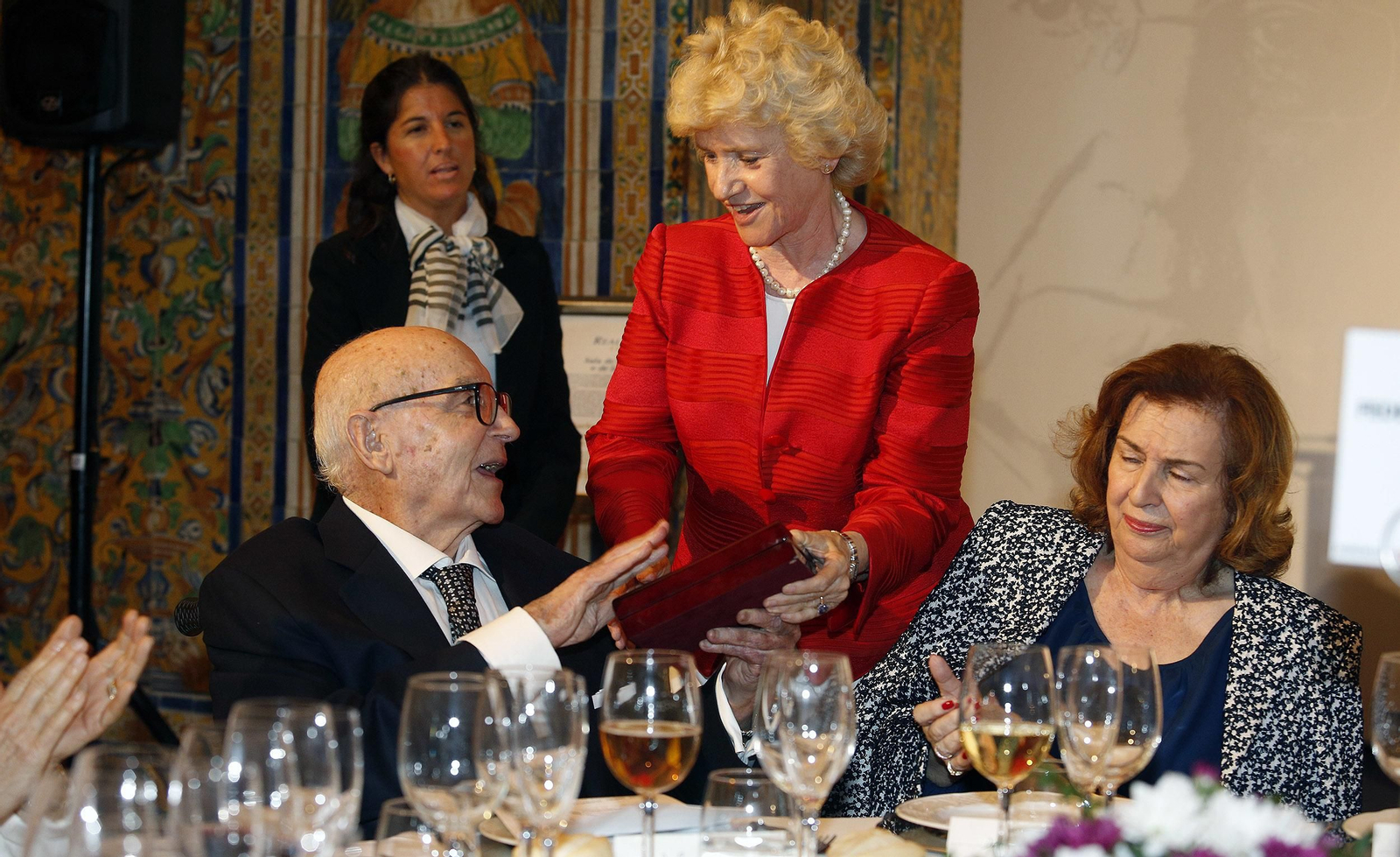 La entrega del VIl Premio Manuel Clavero a Soledad Becerril, en imágenes