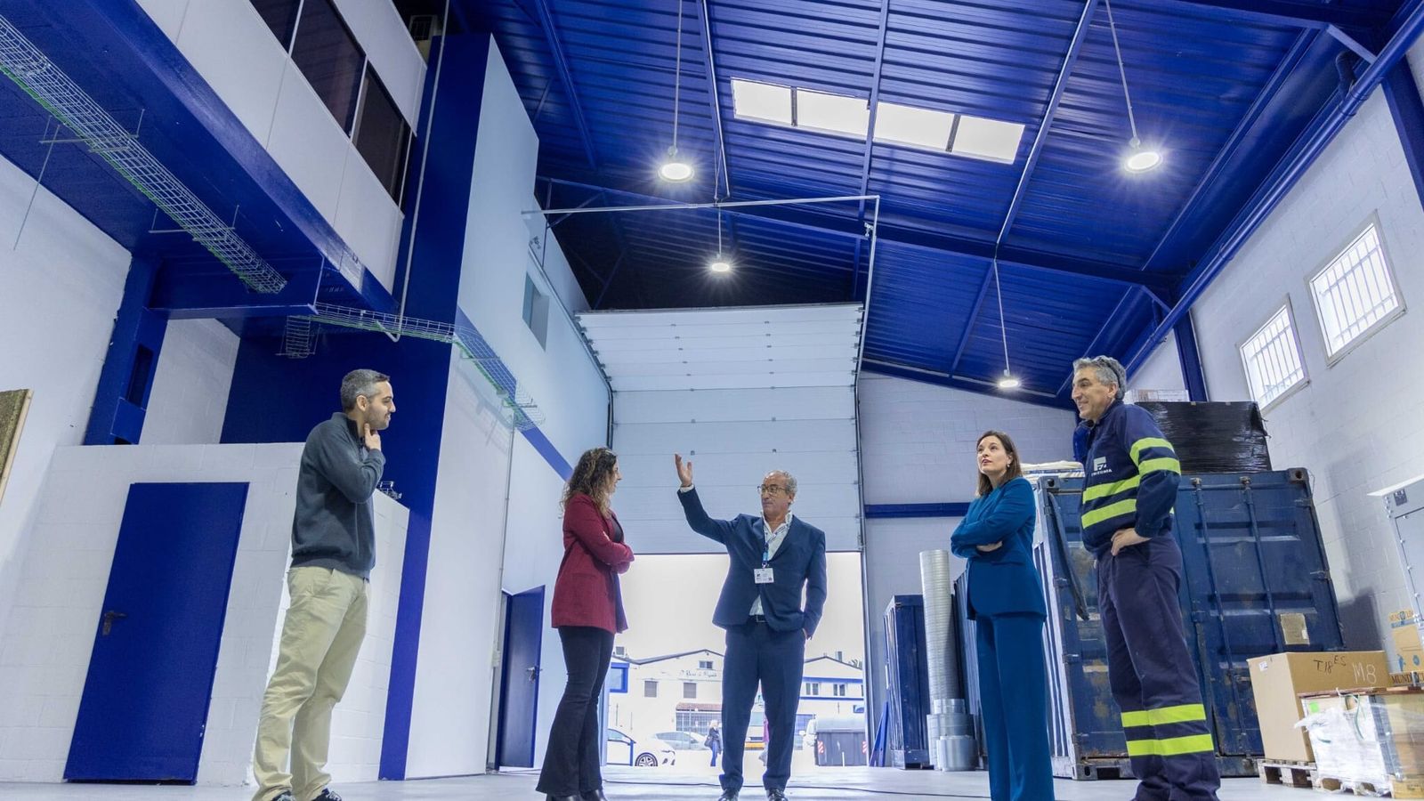 Cavada, durante la visita que ha realizado a la instalaciones de la empresa Frizonia, en San Fernando.