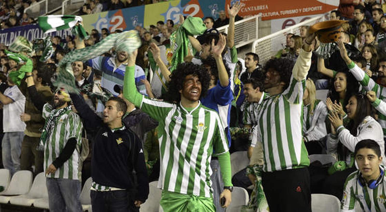 El Betis acumula su sexta derrota seguida tras caer con el Racing en Santander (1-0). / LOF