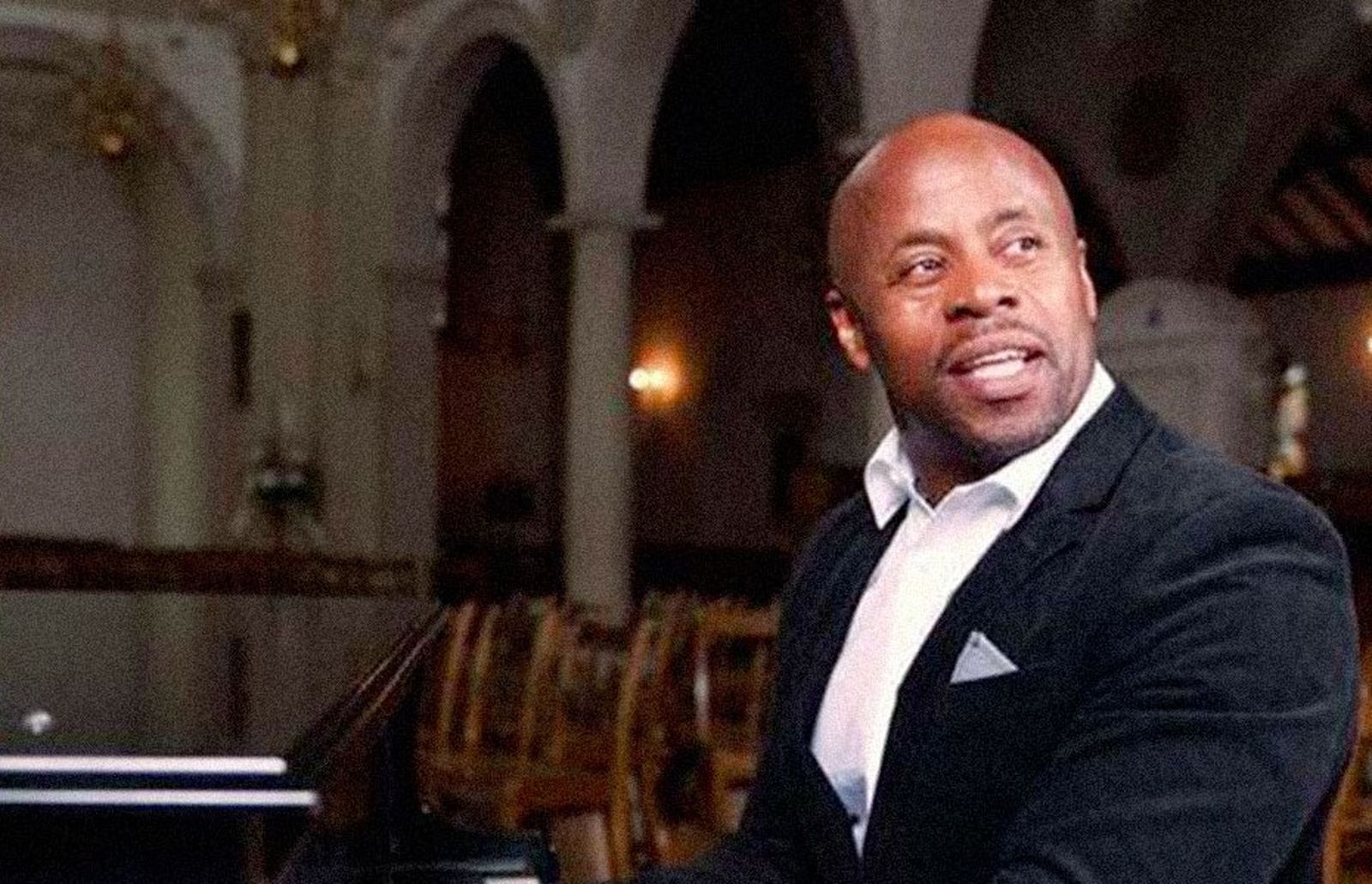 Bazil Meade es londinense de adopción y fundador del mítico London Community Gospel Choir.