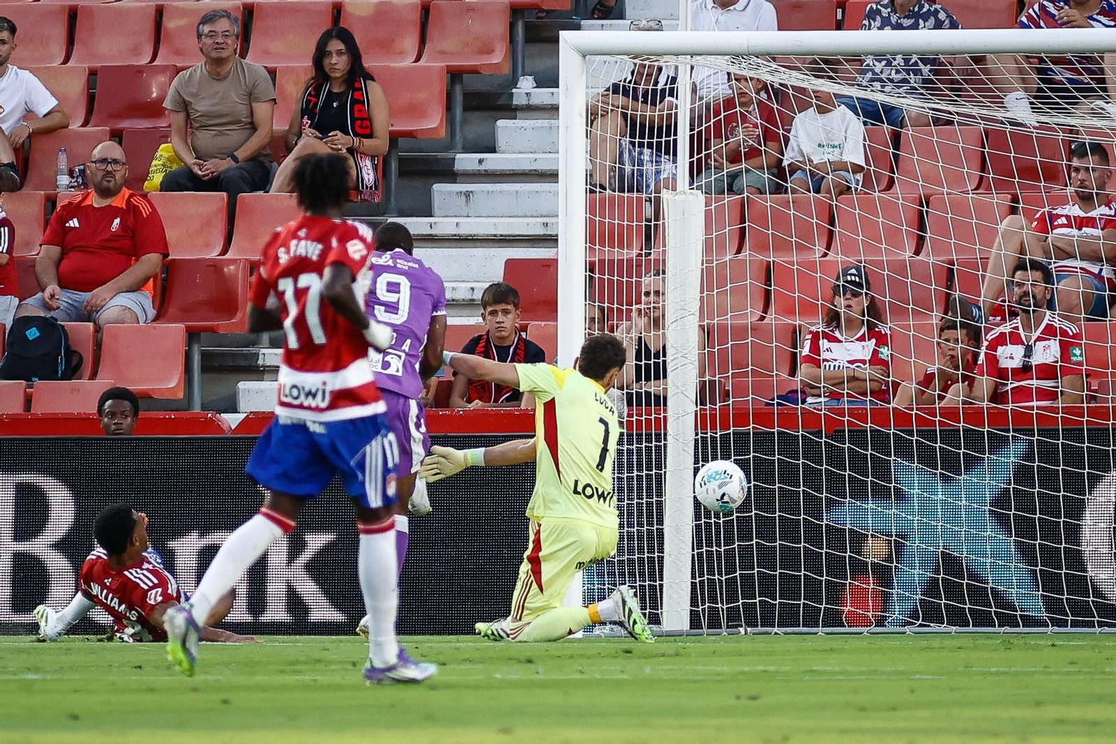 Granada CF vs Al Ain (14214457).jpg