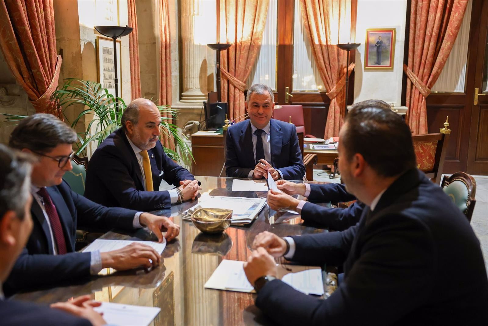 Instantánea de la reunión entre ambas partes