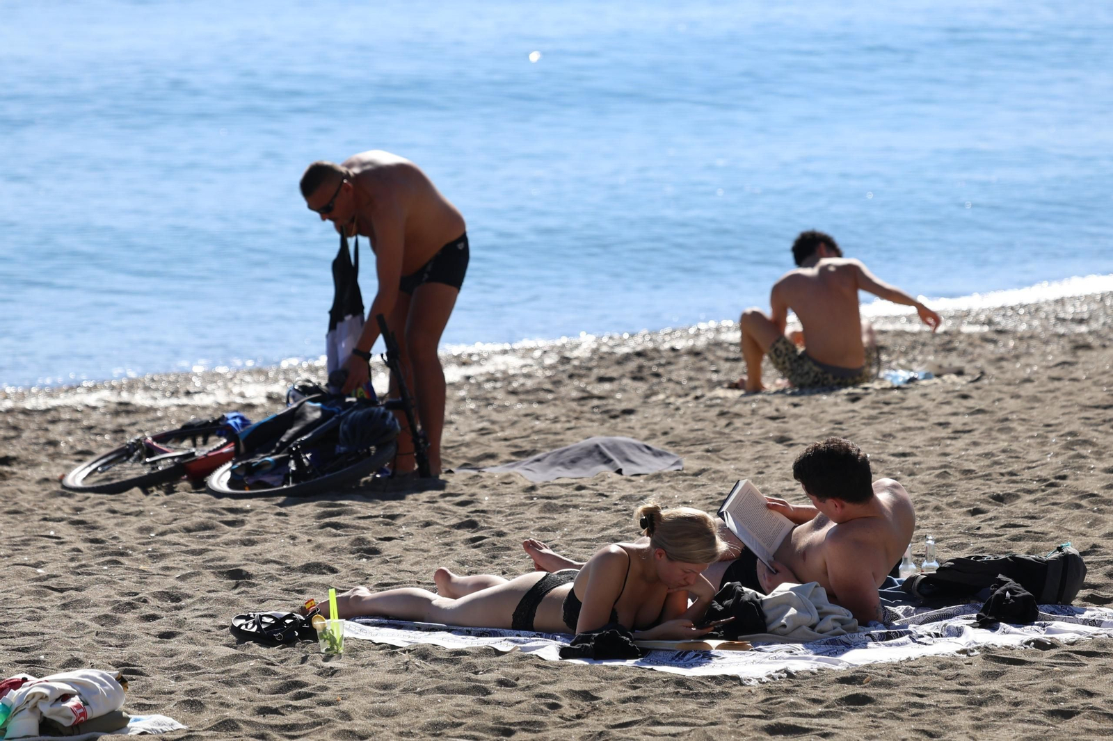 Enero y... día de playa en Málaga: la subida de las temperaturas deja estas imágenes Enero y... día de playa en Málaga: la subida de las temperaturas deja estas imágenes