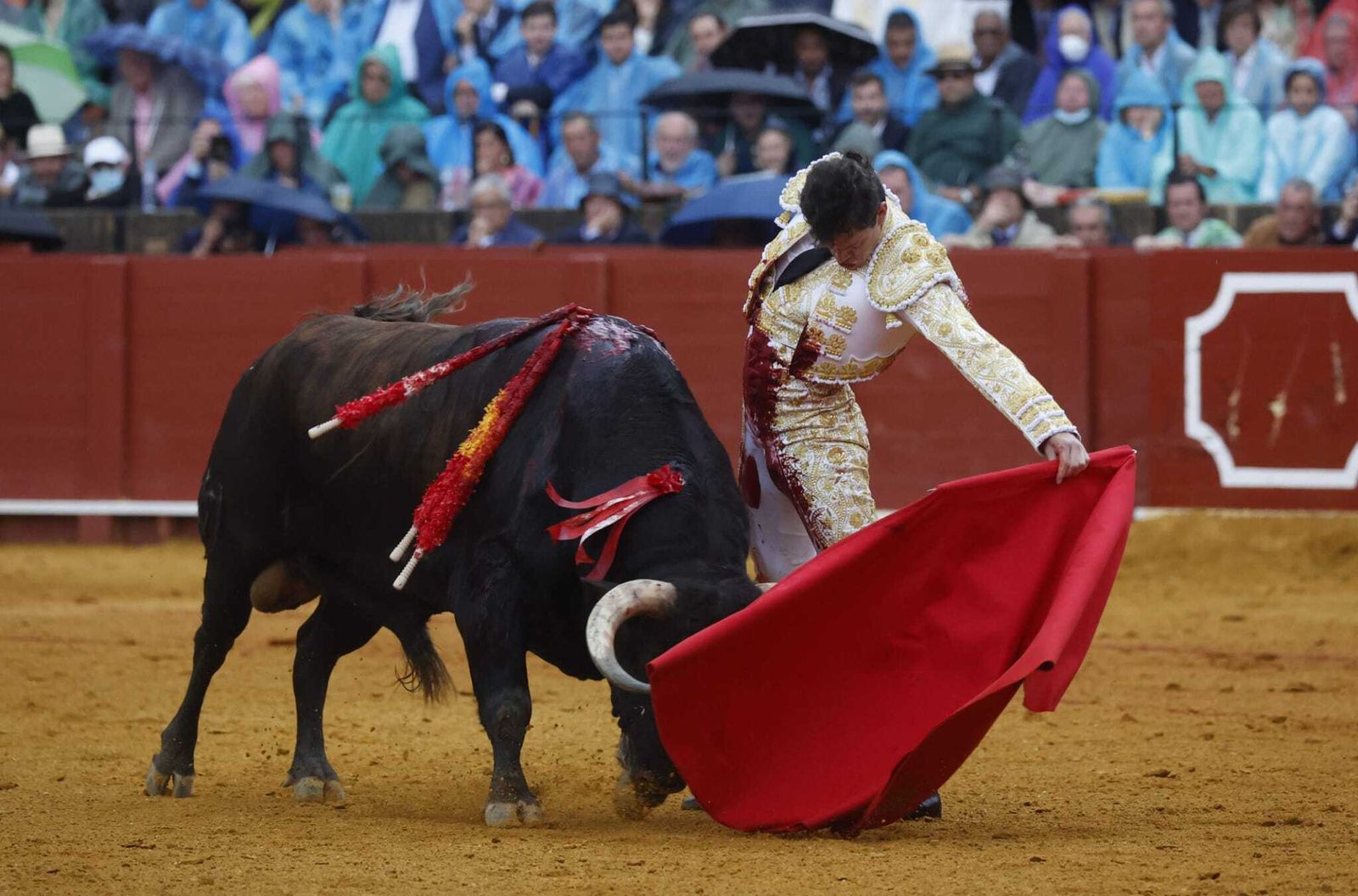 Daniel Luque, en la faena a su primer toro.