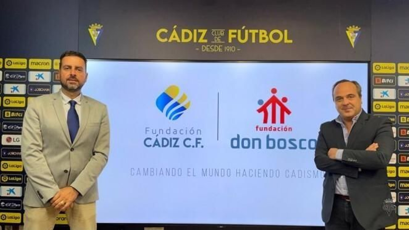 García Marichal e Ignacio Vázquez posan tras renovar el acuerdo.