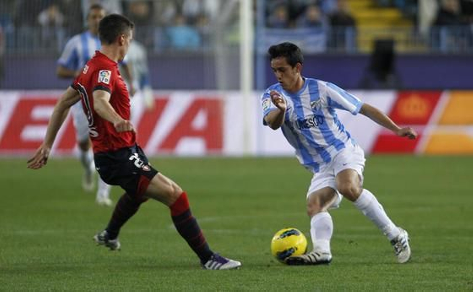 El Málaga remonta a medias ante el Osasuna (1-1). / Sergio Camacho