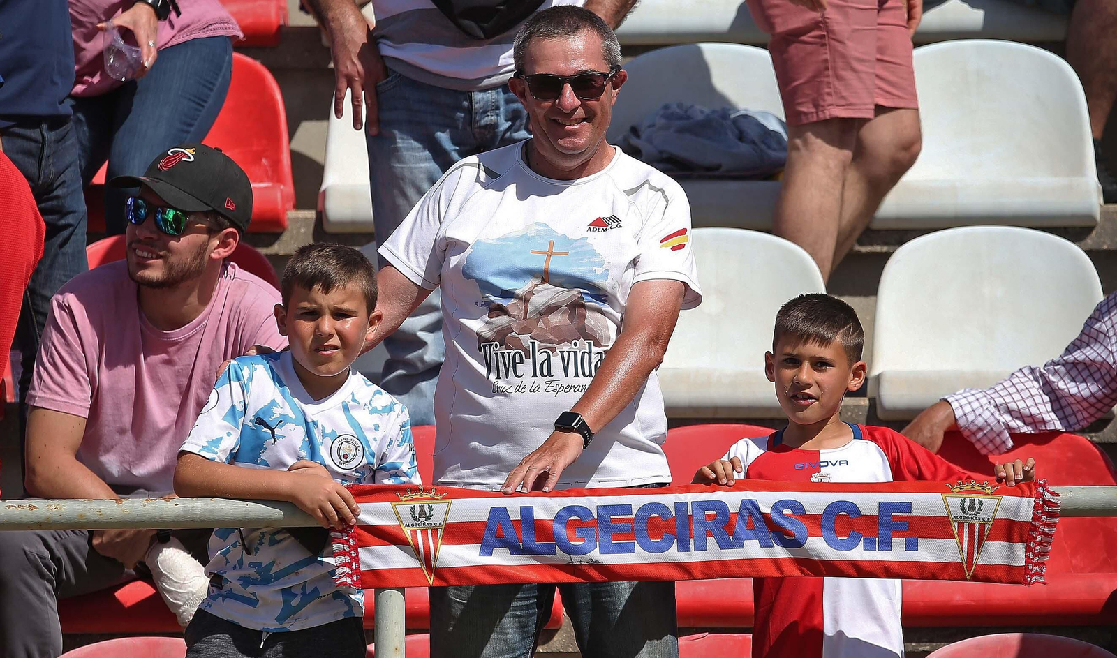 Fotos de la afición durante el Algeciras - San Fernando en el Nuevo Mirador