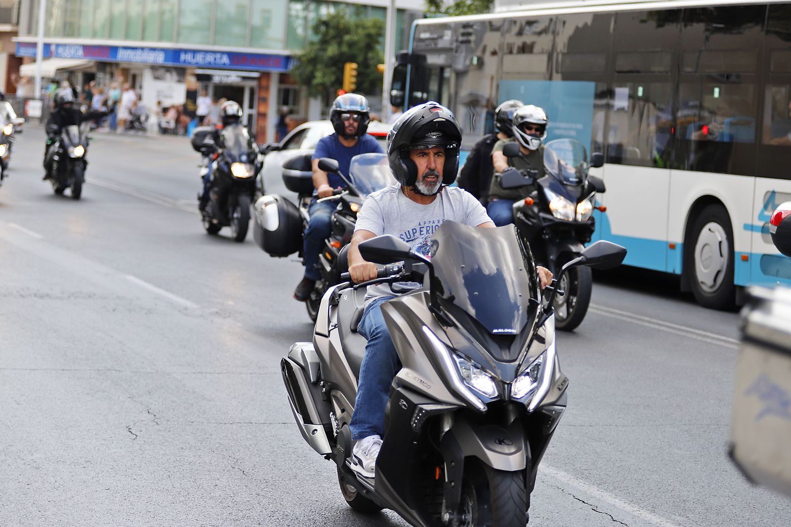 Las motos del club Descubridores toman las calles de Huelva