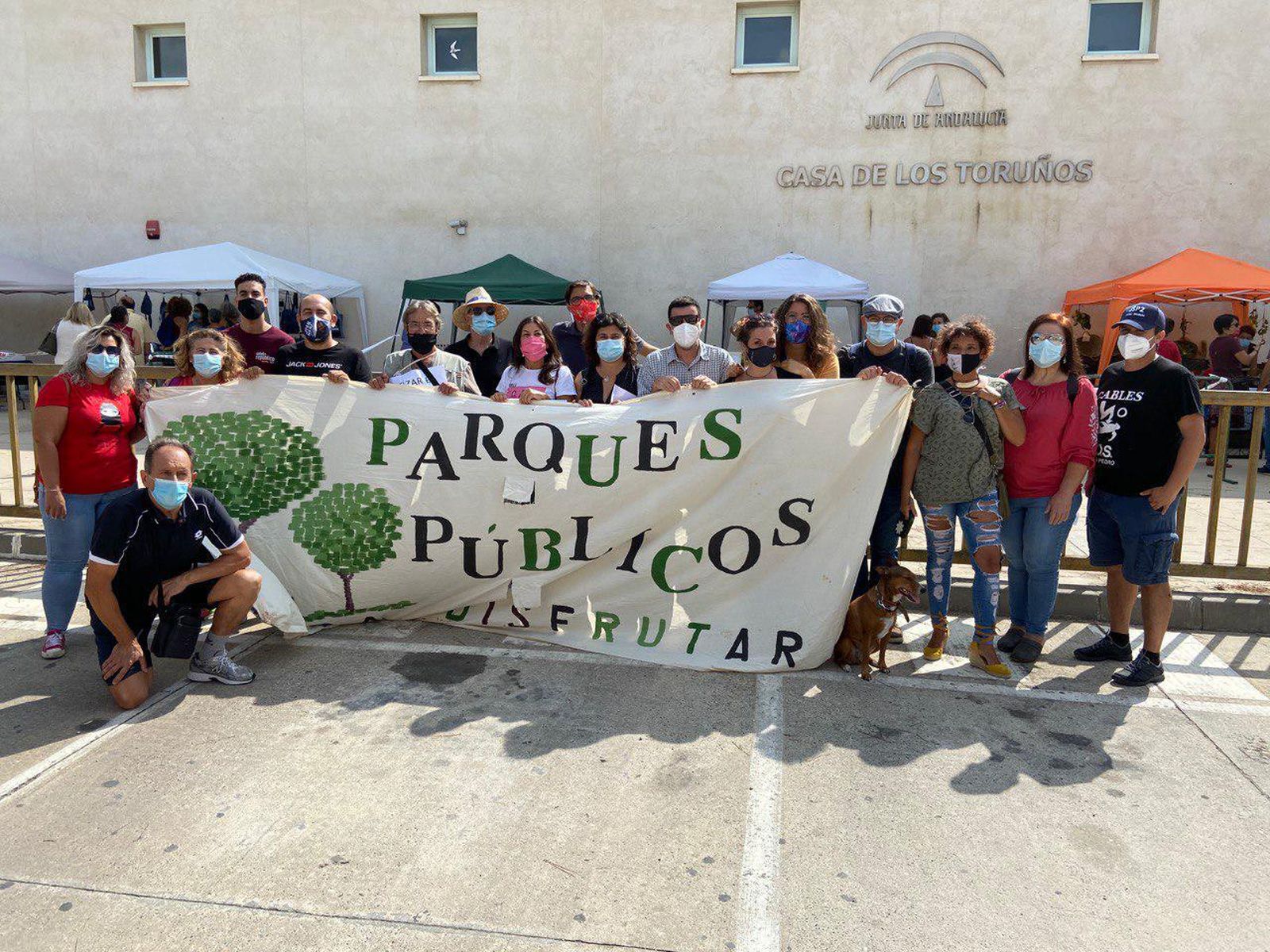 Gran participación en la cadena humana a las puertas de Los Toruños