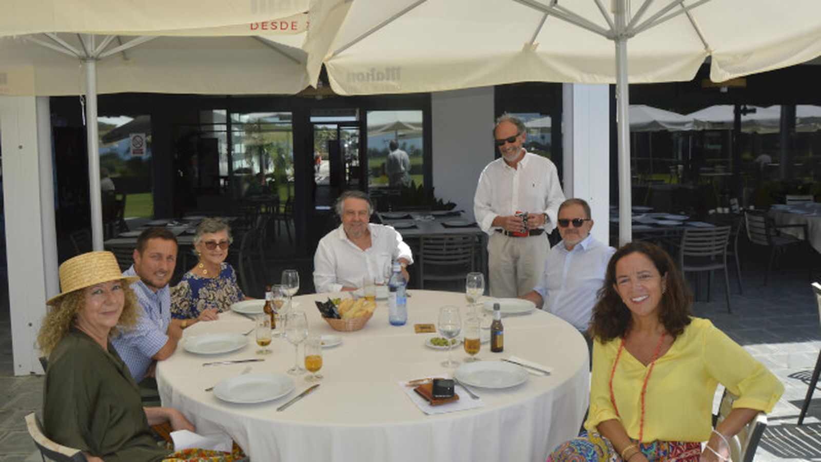 Silvia Barberá, José Antonio Medina, Gerarda de Orleans-Borbón, el escritor Felipe Benítez, Fermín Vázquez, Manuel Villagómez y Lola Ruiz.