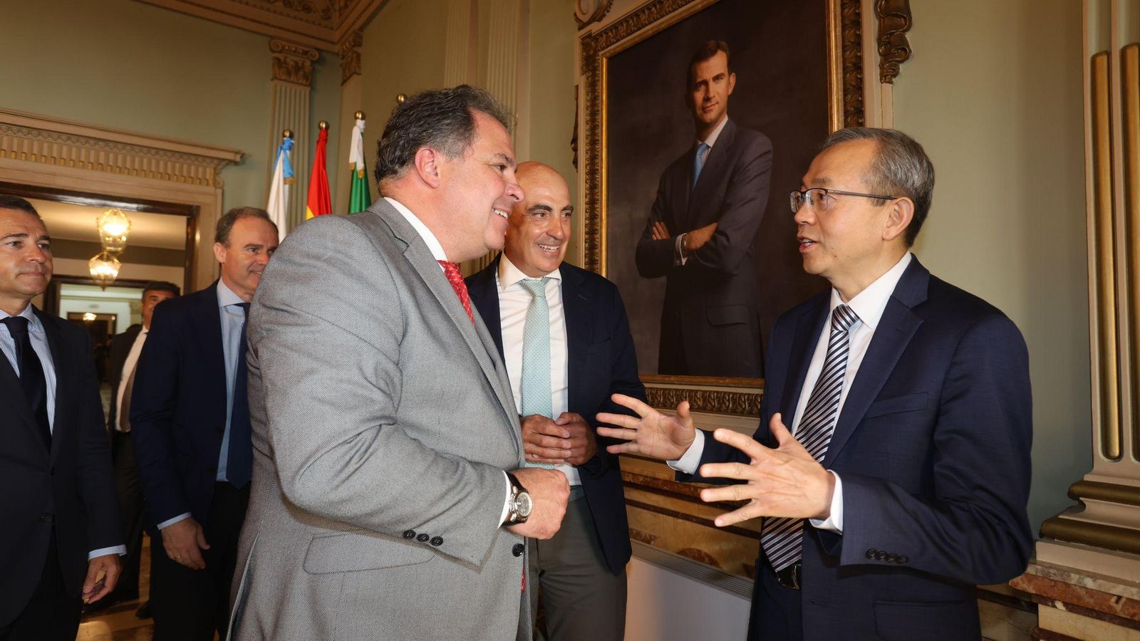 LinHui Sui conversa con representantes institucionales y empresariales de Huelva. LinHui Sui conversa con representantes institucionales y empresariales de Huelva.