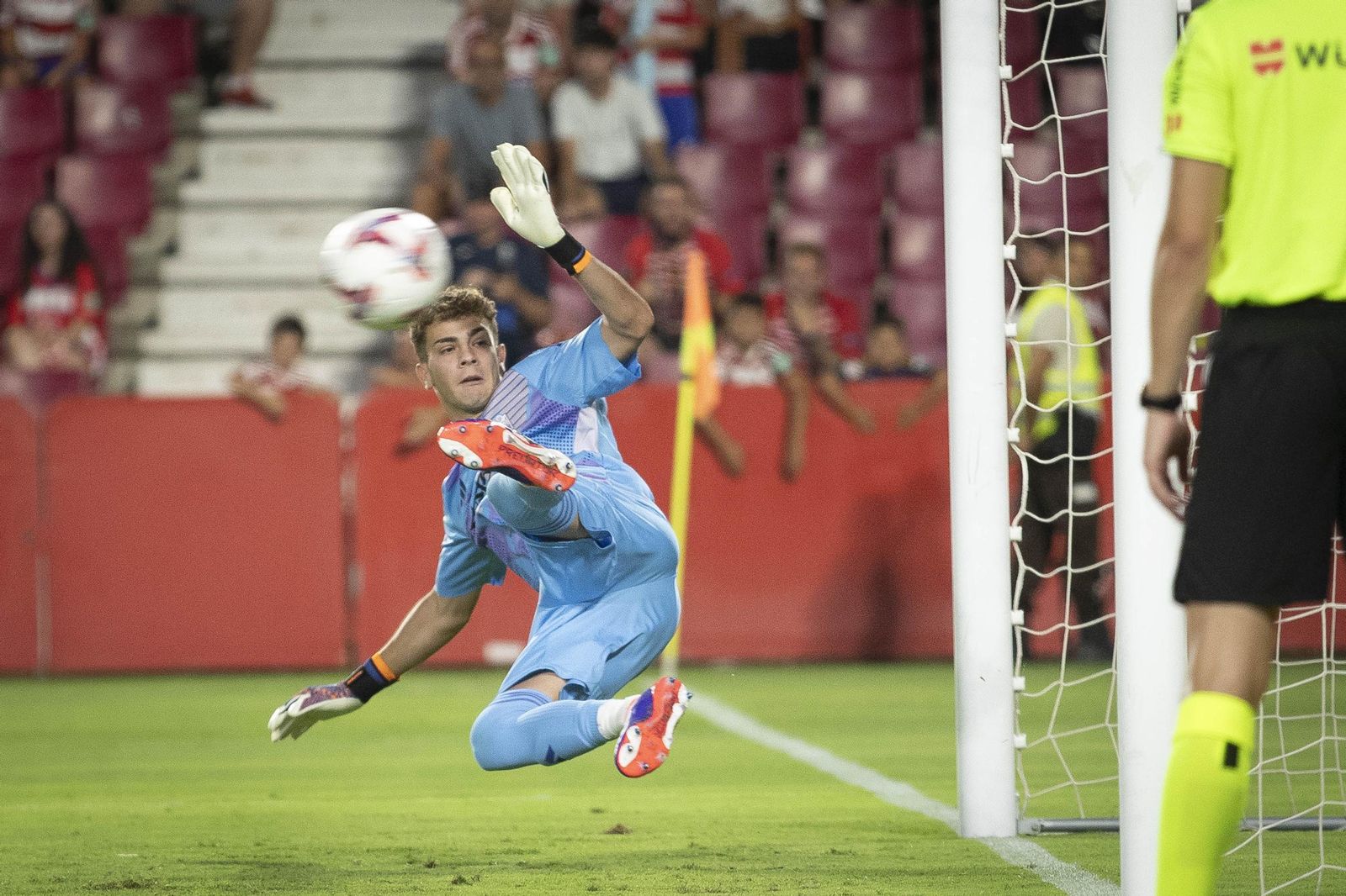 El guardameta cuajó el debut soñado en el Trofeo Ciudad de Granada