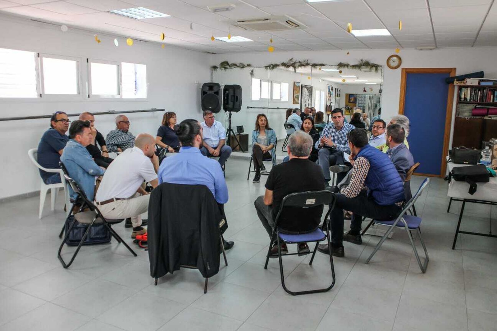 Reunión del concejal de Servicios Municipales del Ayuntamiento de Almería con vecinos de Costacabana